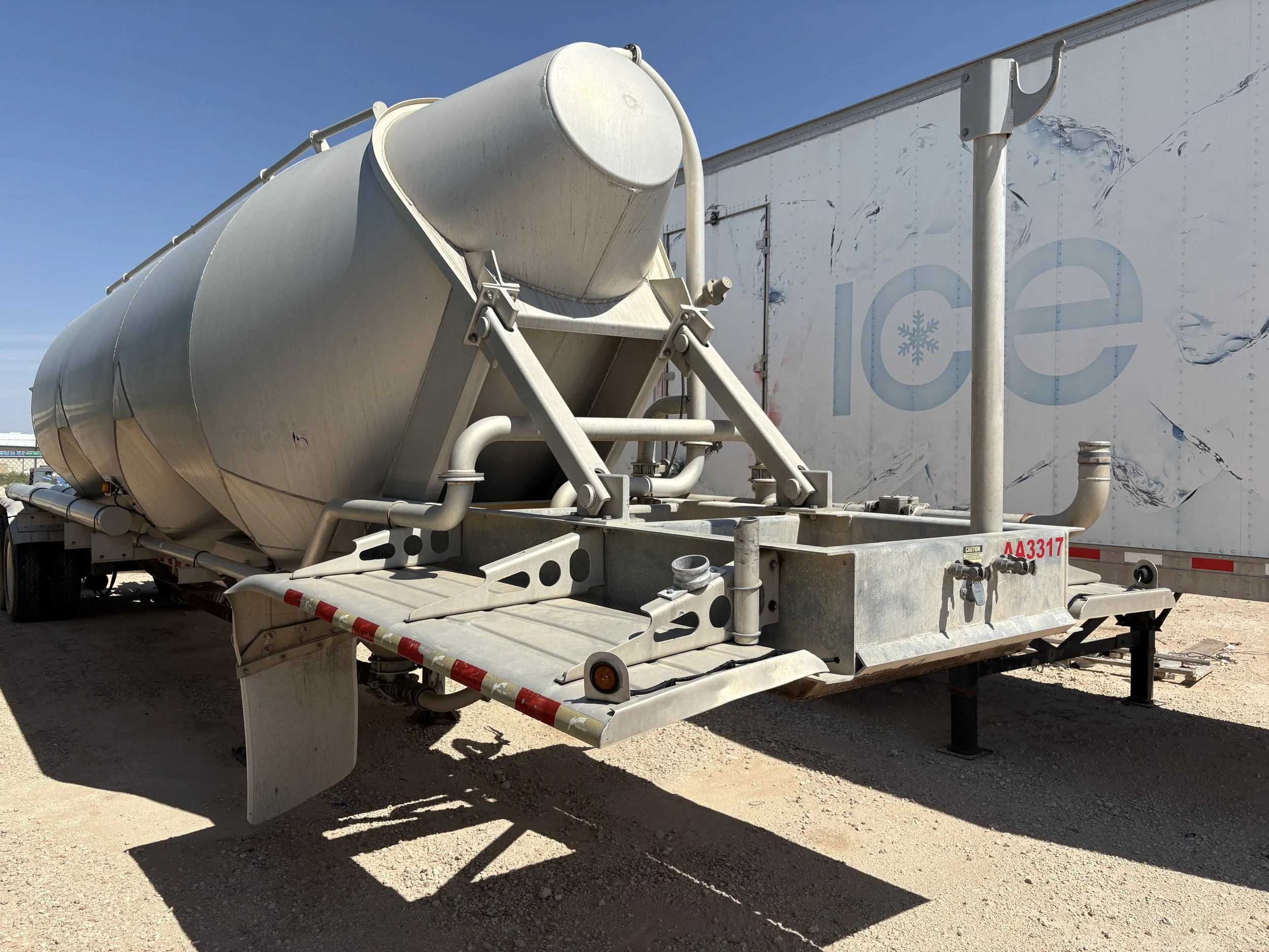 2012 Vantage 1050 Remolque Neumático para Graneles | Sand Hauler Usado SA3317