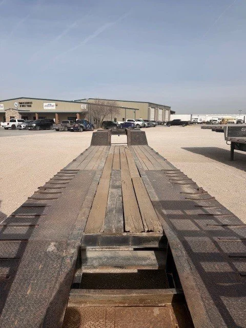 lb35_equipment_lowboy_flooring.jpg