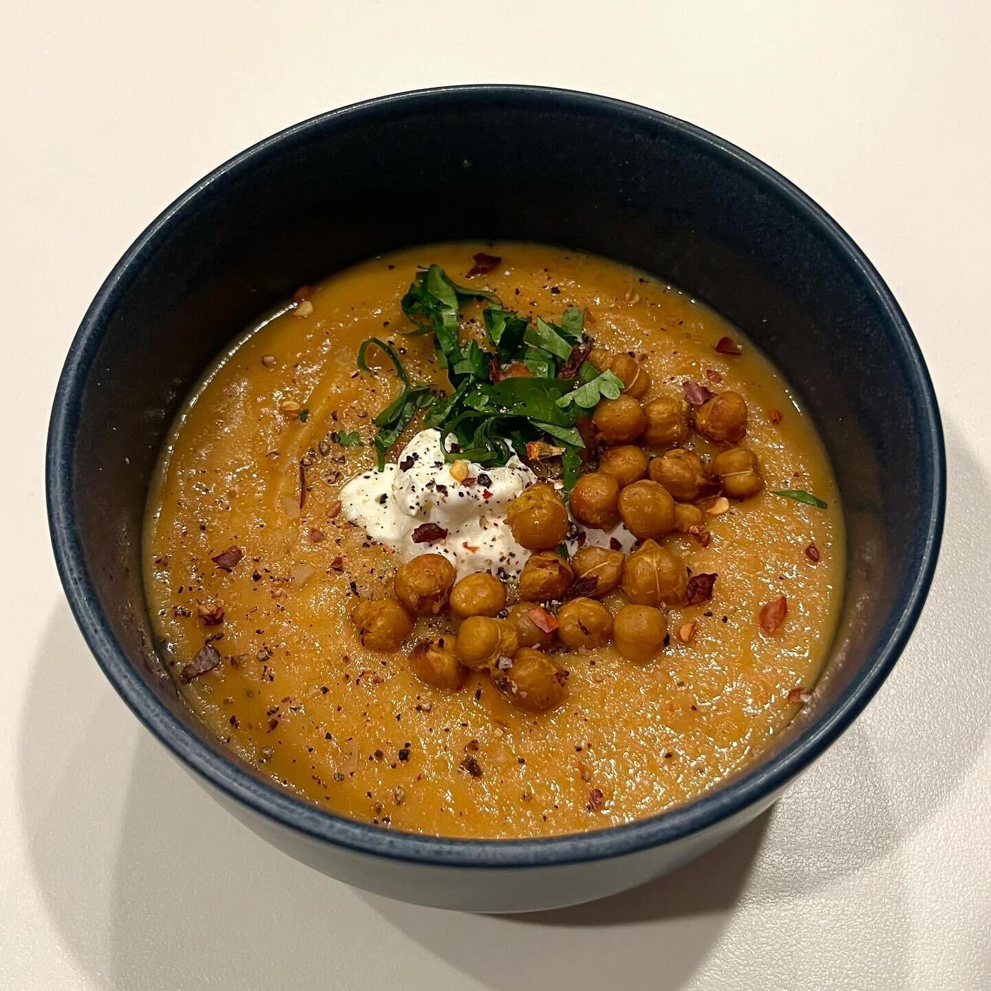 Rainstorm in LA calls for soup night! Threw this together with whatever we had in the kitchen: sweet potato, carrot, Yukon gold potatoes + coconut milk + shallots and onion and spices and all that jazz. Topped with sour cream, crispy chickpeas and ci