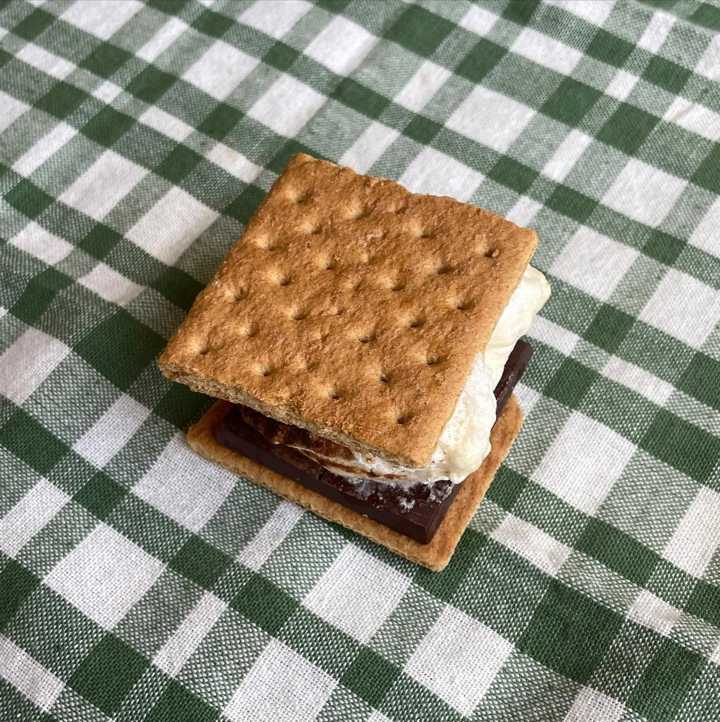 S&rsquo;mores all summer 🍫 @jcocochocolate Alaskan smoked sea salt dark chocolate, homemade marshmallow, honey graham cracker