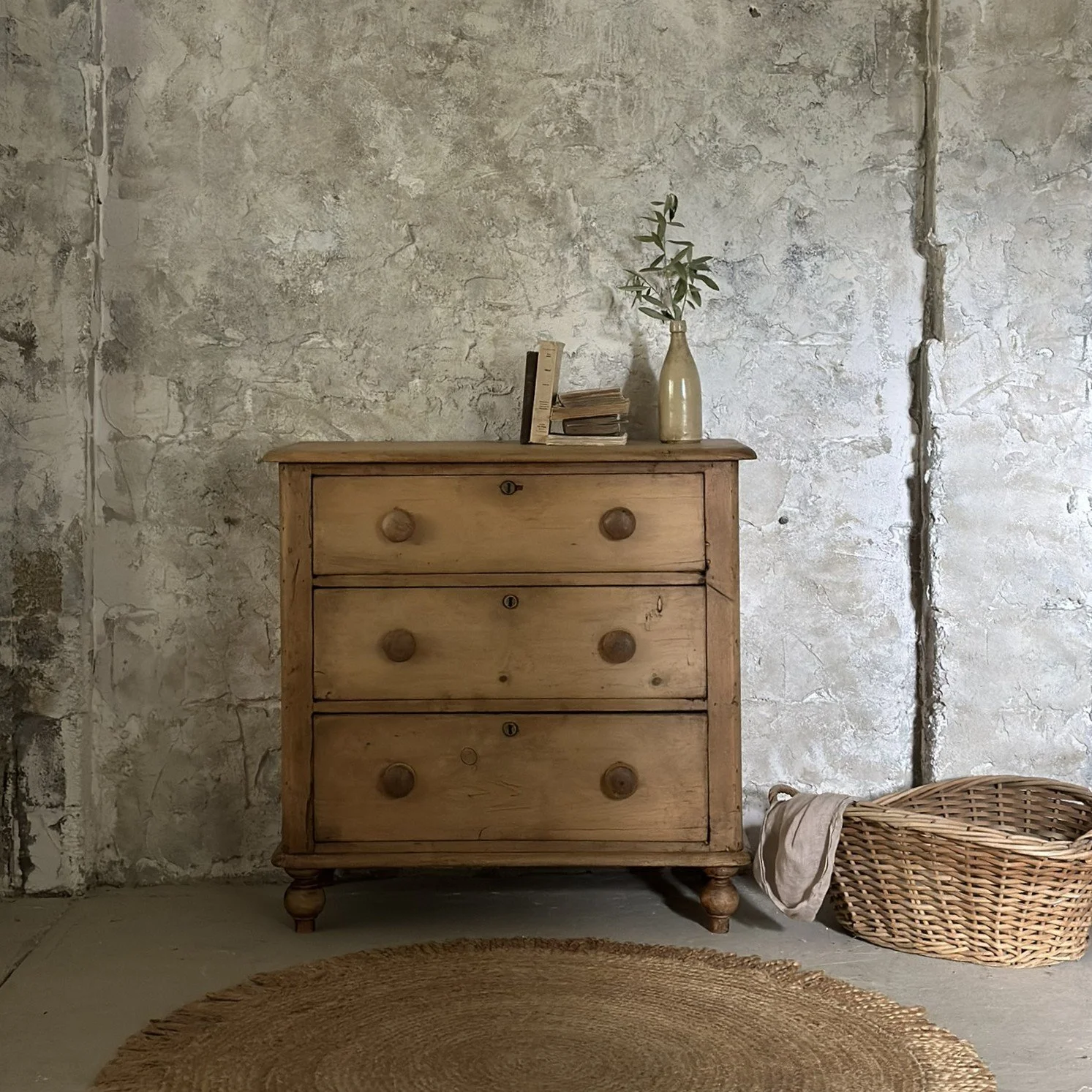 Antique chest of drawers