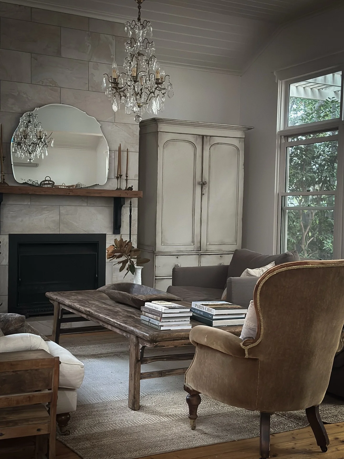 Mornings at home, our favourite place. 

#antiques #interiordesign #vintagedecor #vintagehomedecor