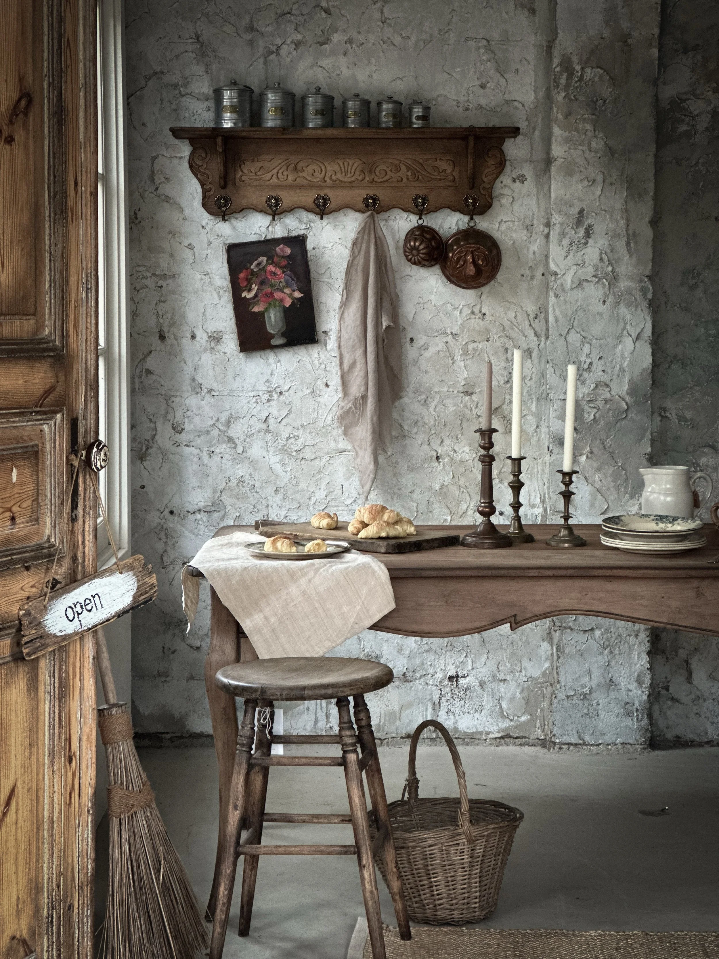 Tomorrow morning, Monday May 25 at 8.00am, the first of our treasures from the South of France will be online.
It&rsquo;s a collection of &lsquo;dreams&rsquo; you won&rsquo;t want to miss!!

#antiques #interiordesign #vintagedecor #vintagehomedecor #