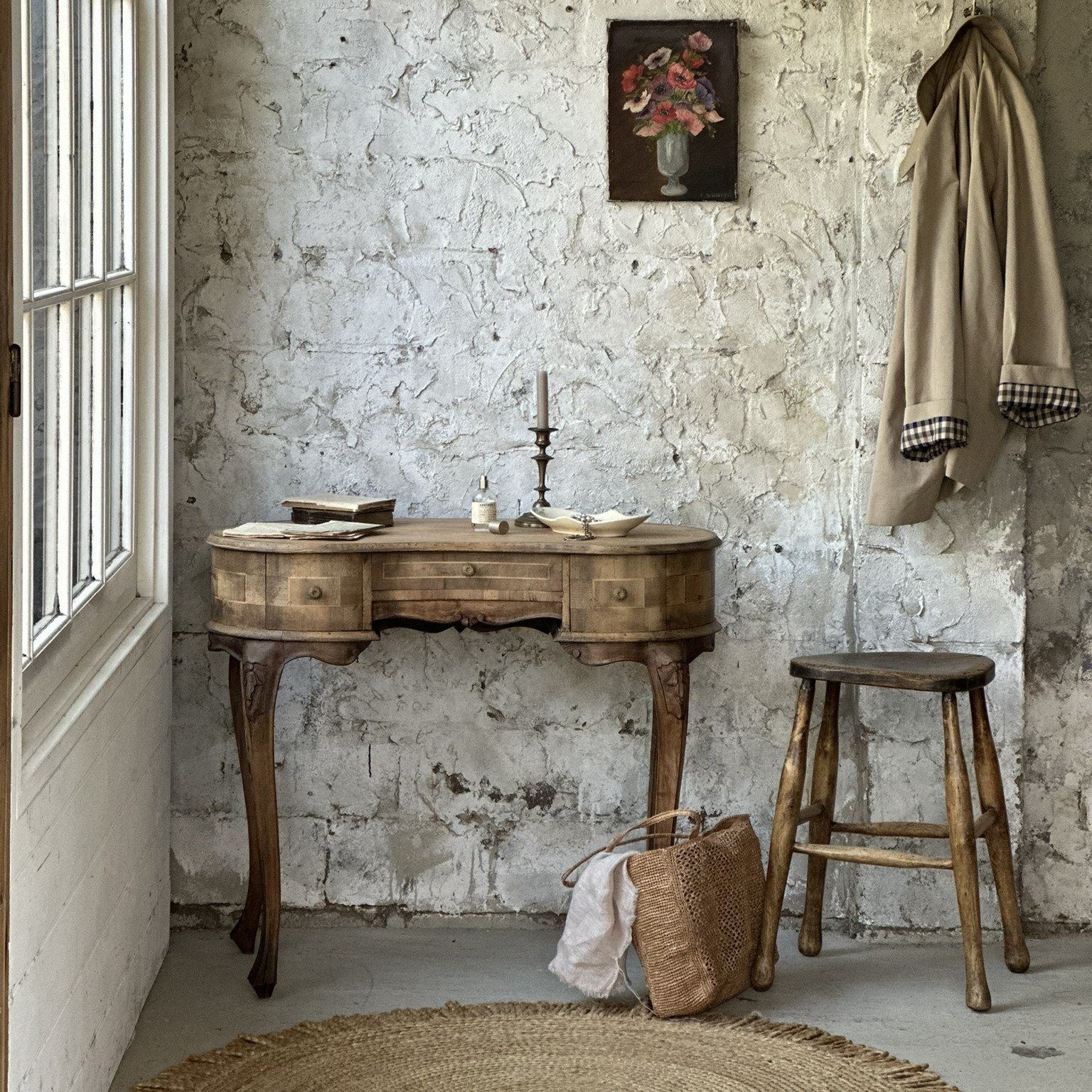 Writing table
