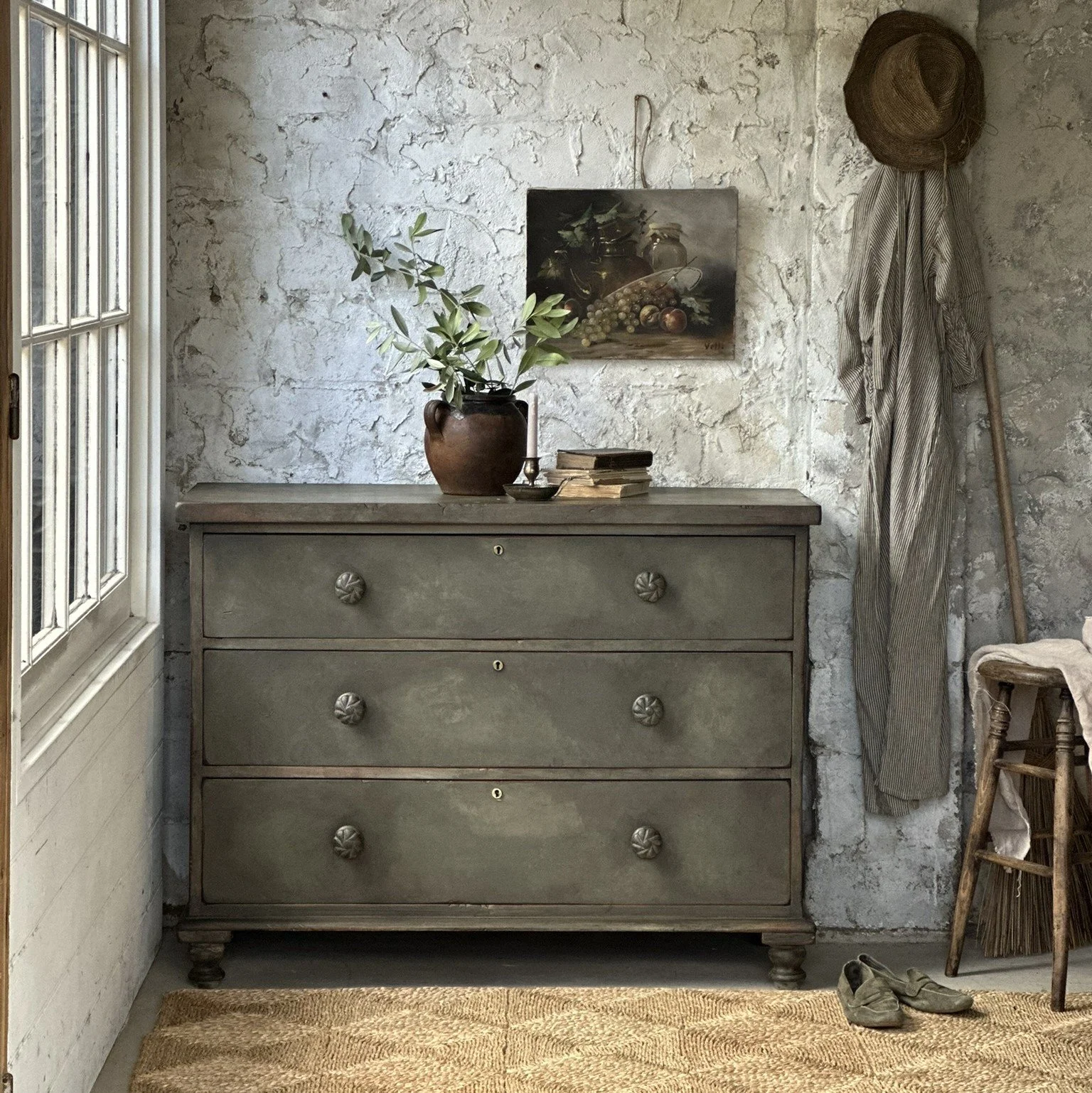Chest of drawers