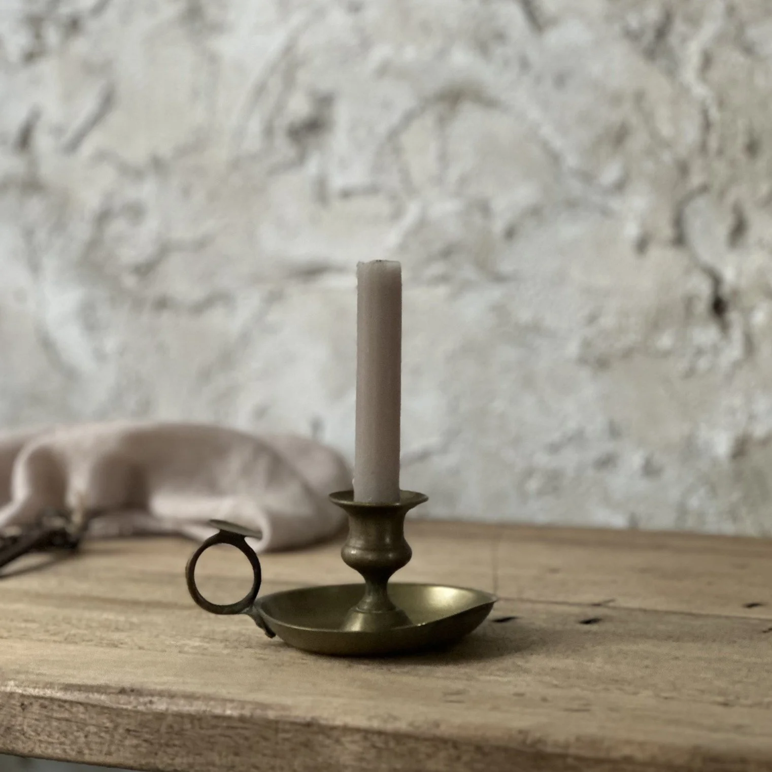 Small candleholder with carrying handle