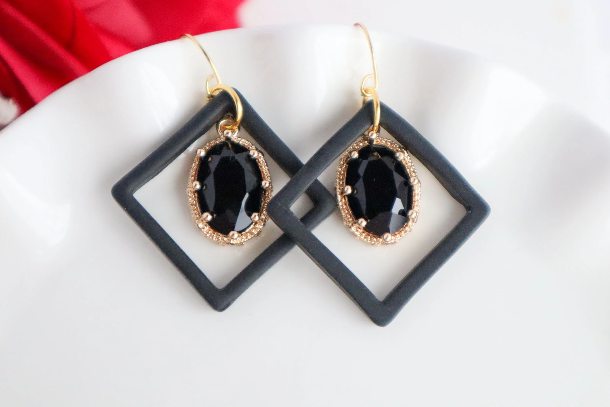 Classy Dangle in Black