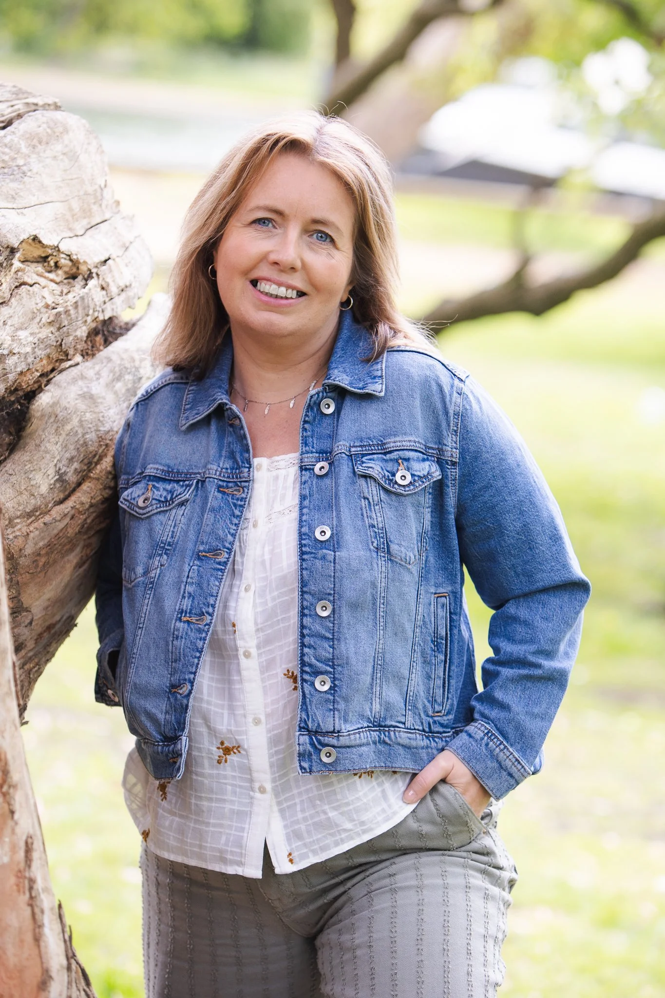 Sarah Robinson, founder of Mindful & Me, smiling outdoors in a natural setting.