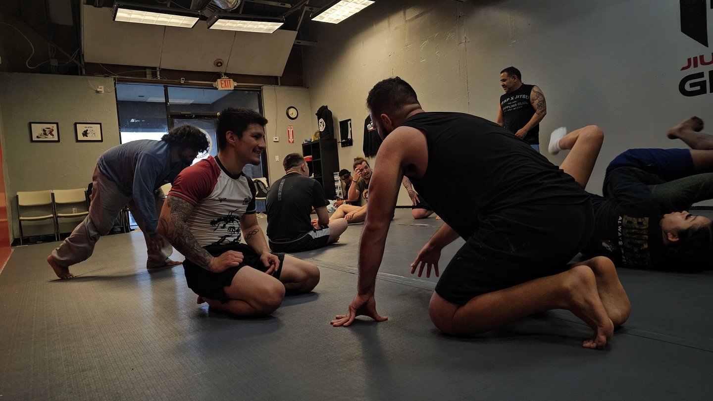 Some great things happening on our mats!💪 Good work so far this week, let’s keep it moving into the weekend!
⭐️More info & FREE trial at FlowGrapplingClub.com⭐️
—————————
#fitness #c