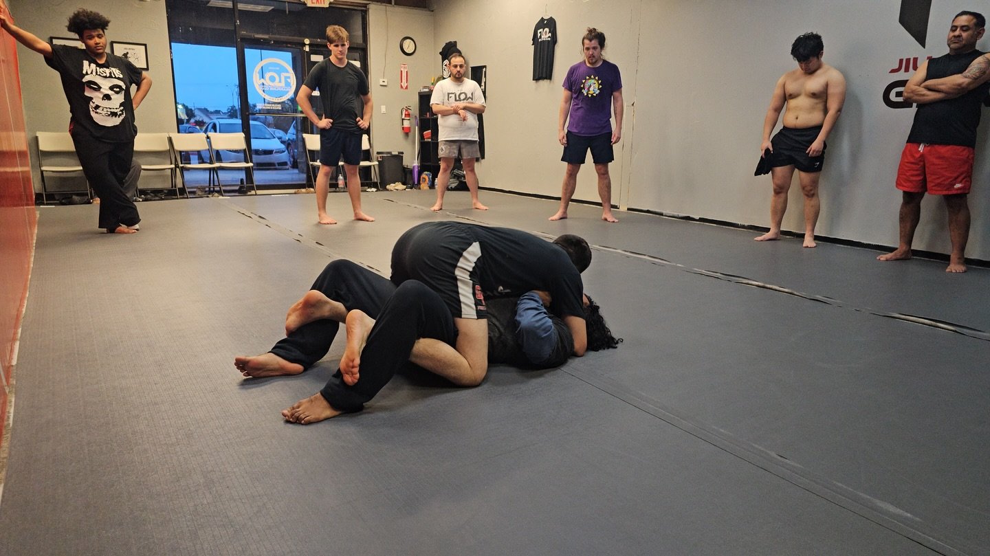 The fastest way to progress is showing up! Let’s get to work, see you on the mats 👊
⭐️More info & FREE trial at FlowGrapplingClub.com⭐️
—————————
#fitness #cardio #nogi #bjj #wrestli