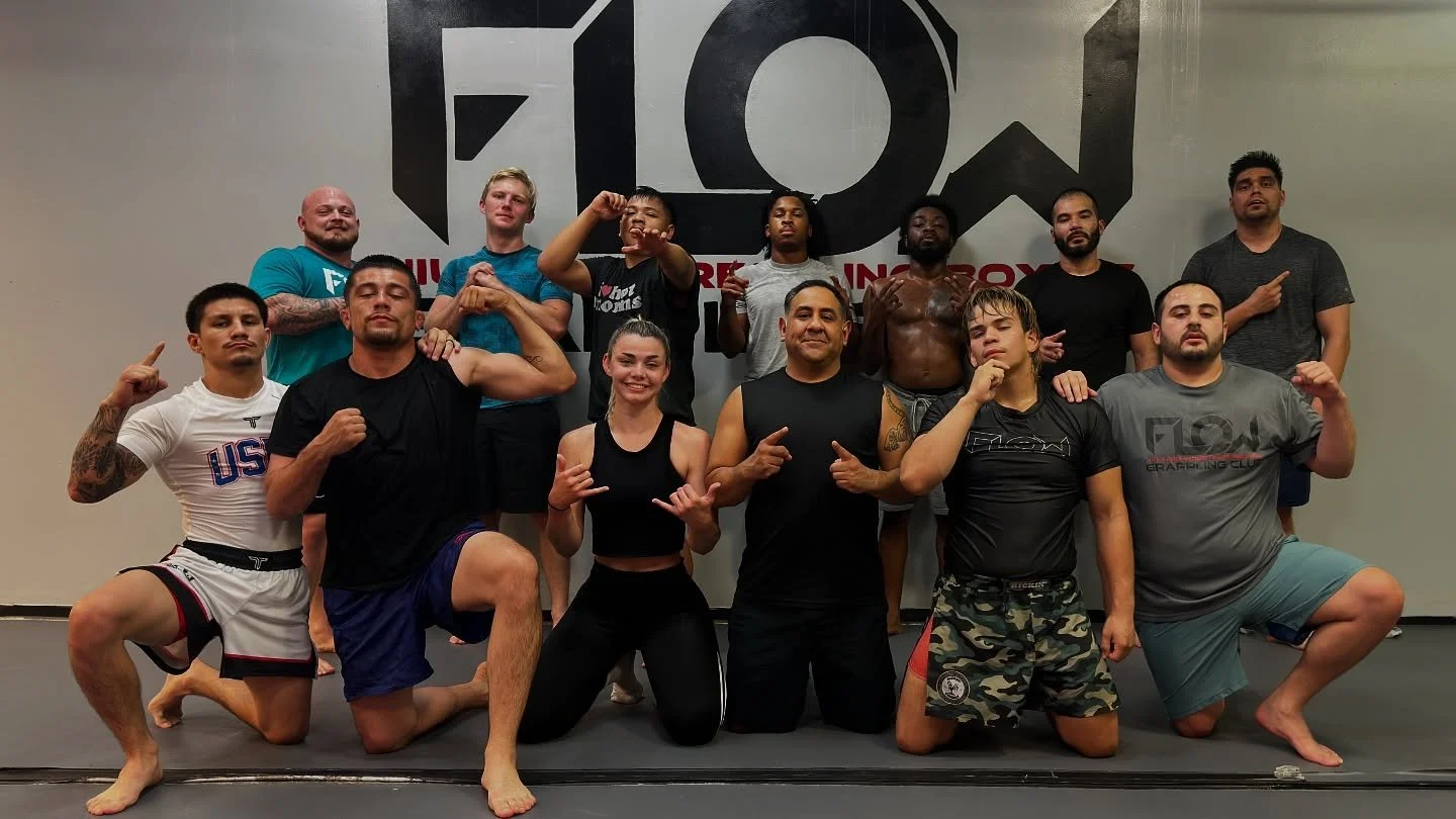 Wednesday night crew putting some study time in on the mat. Everyone is putting the finishing touches on this week’s moves, adding in the final tweaks for their personal game 👌