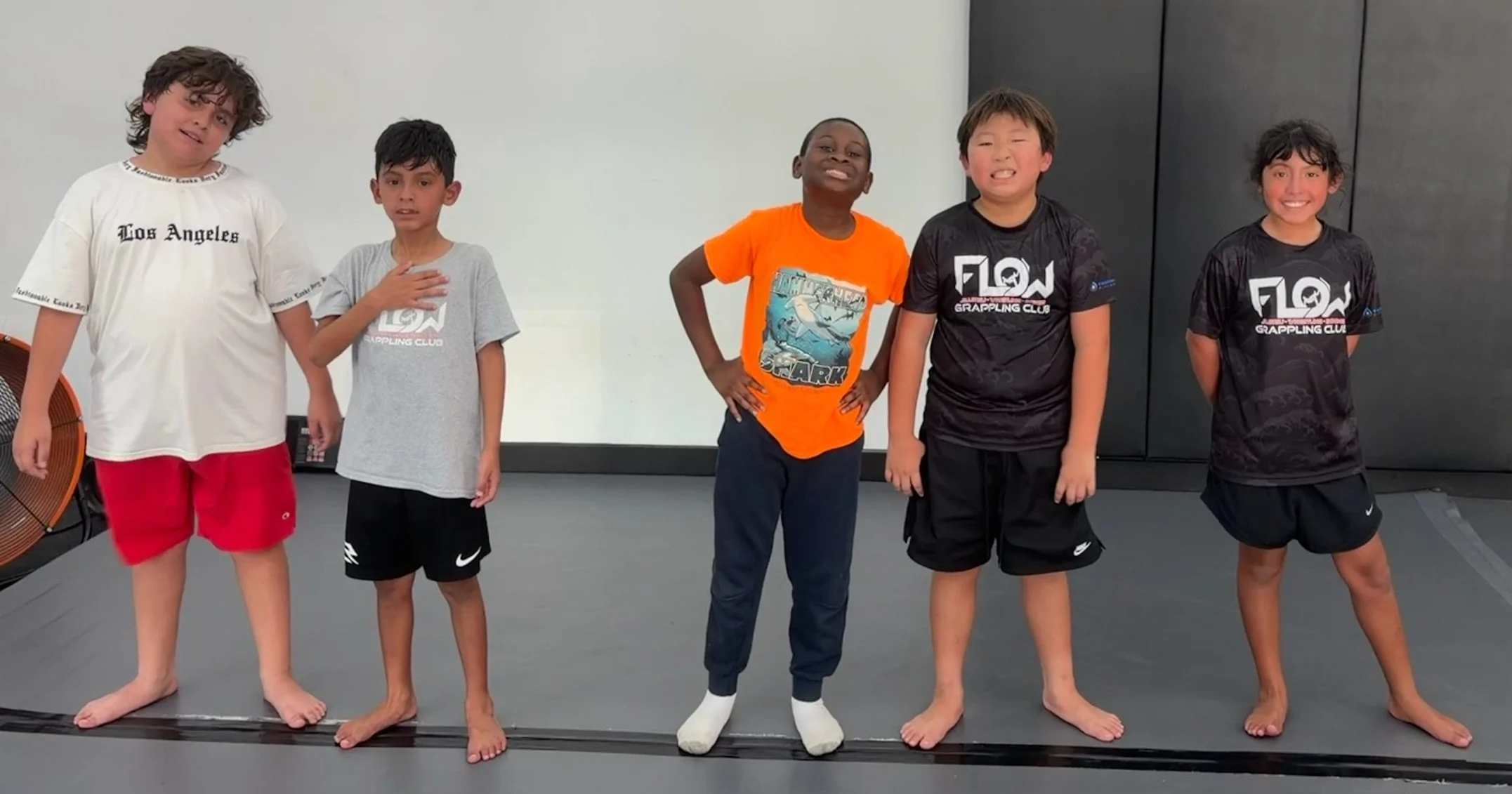 All smiles from the young ones 🌊🤼

Wednesday Night Grappling 🌊🦈

Boxing class getting to it 🌊🥊