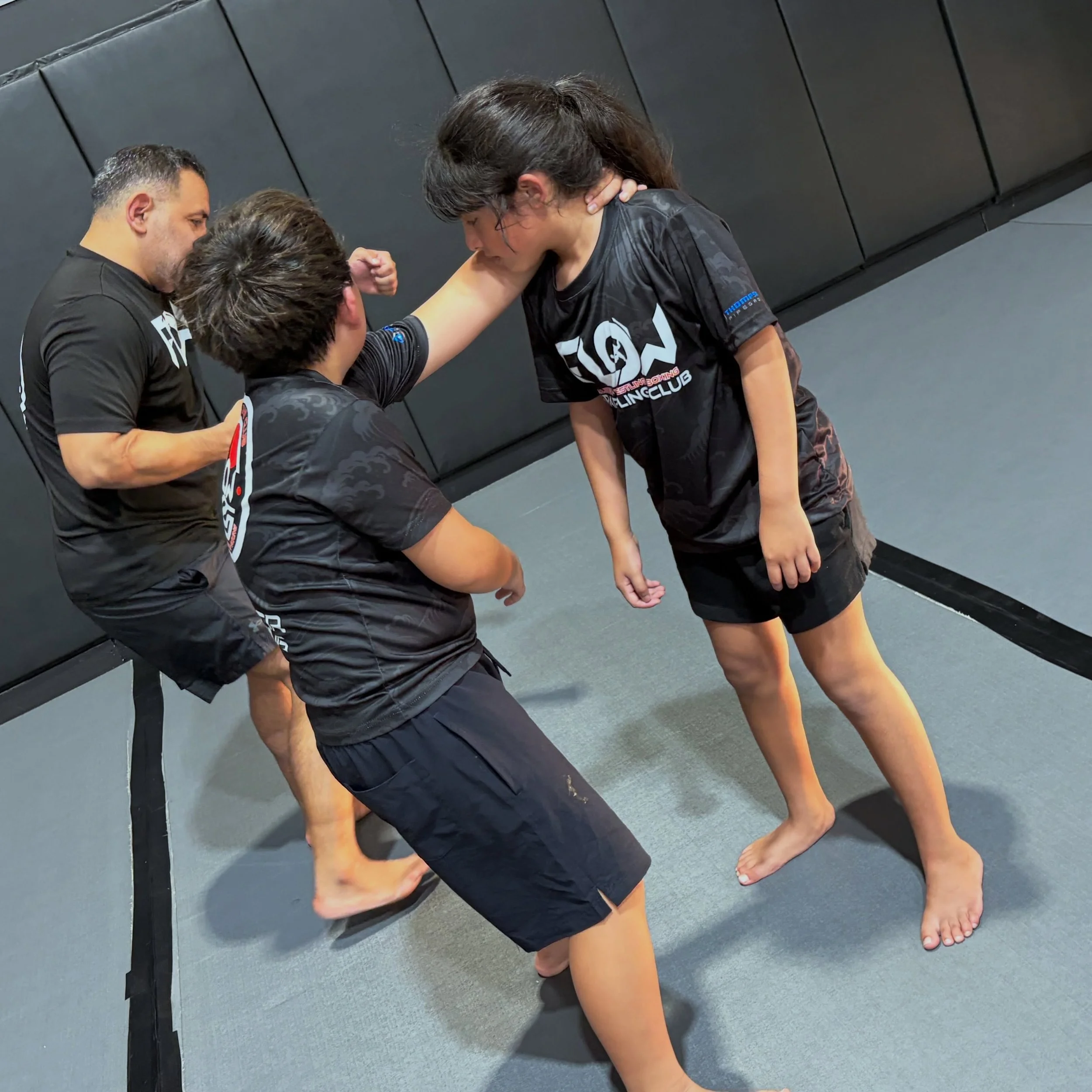 Which classes are you hitting tonight? 🌊 

Kids no-gi 6:30pm, Adults no-gi 7:30pm, and boxing 8:30pm!