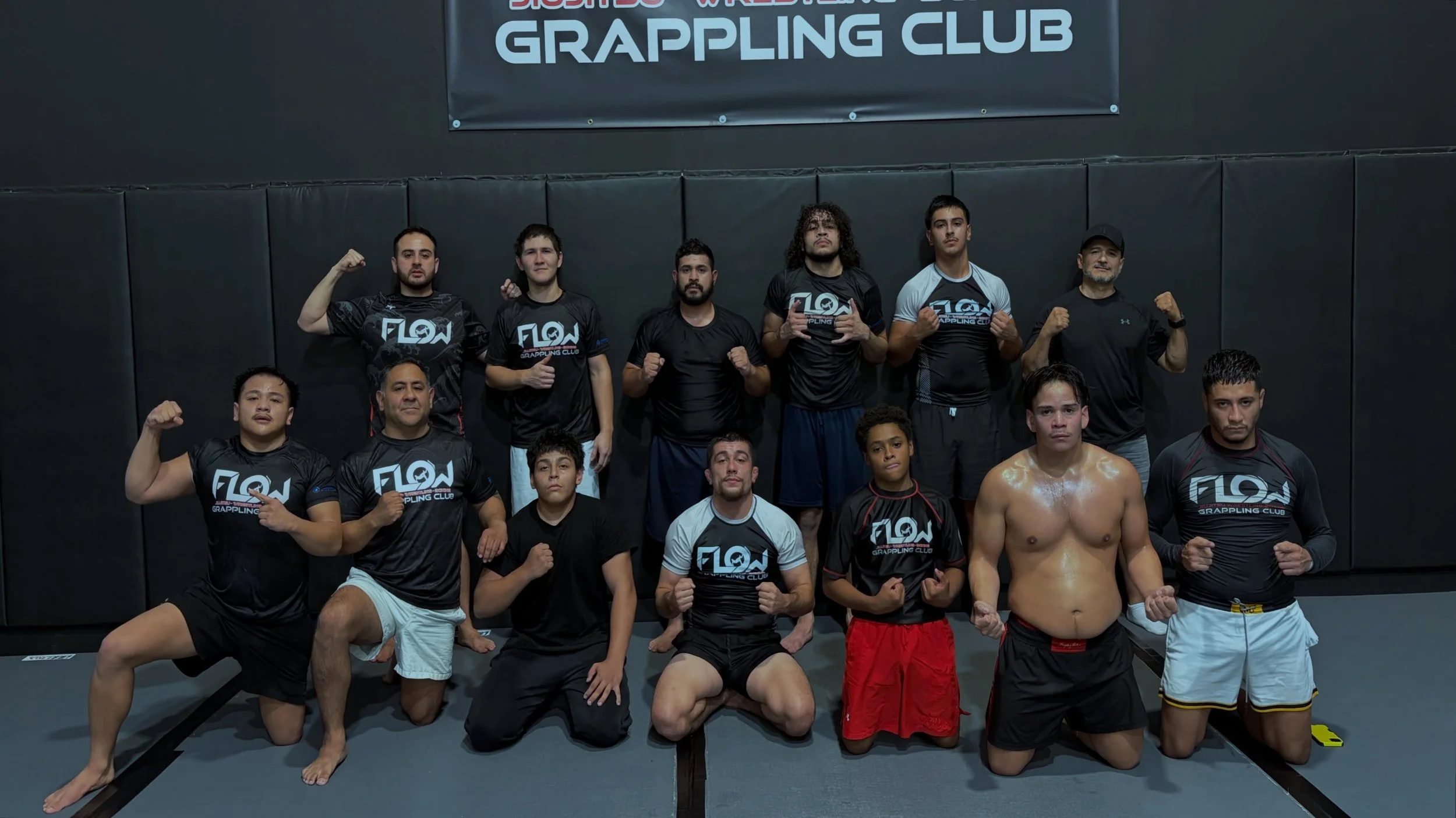 Thursday night classes 🌊🤼🥊

Boxing warm-ups 🥊

🚨More info and FREE trial👇🚨
www.FlowGrapplingClub.com