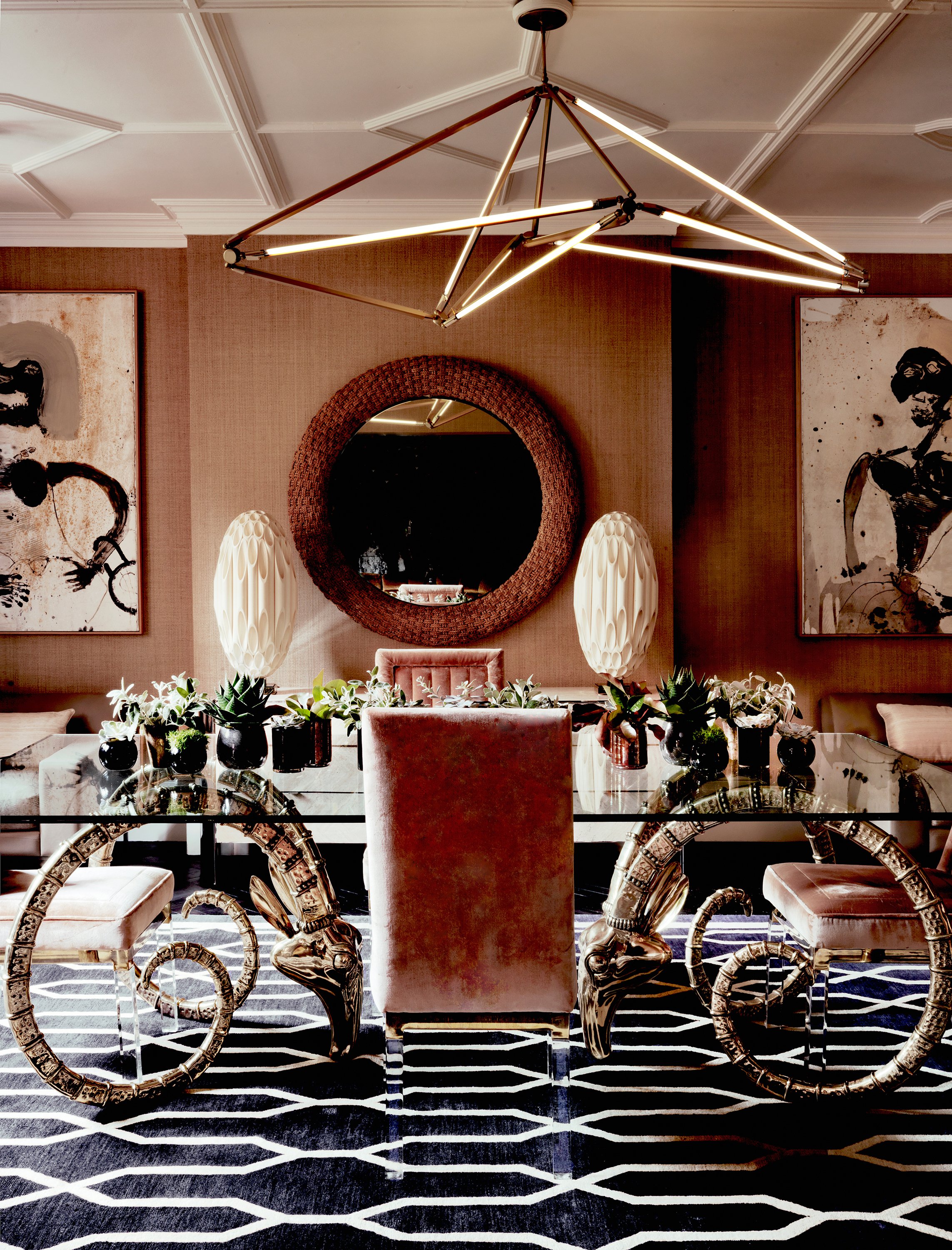SHY08_Caroline Legrand - Dining table CU-levels adj.jpg