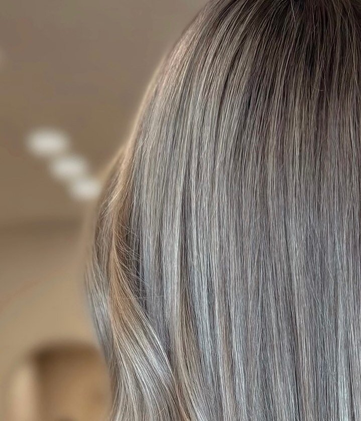 Blend details // @thebeigelabelsalon @kaaalayage #hairyoucanlivein
⠀
#yychair #yychairstylist #yycstylists #yychairsalon #yycblondestylist #yycbalayage #yycblonde