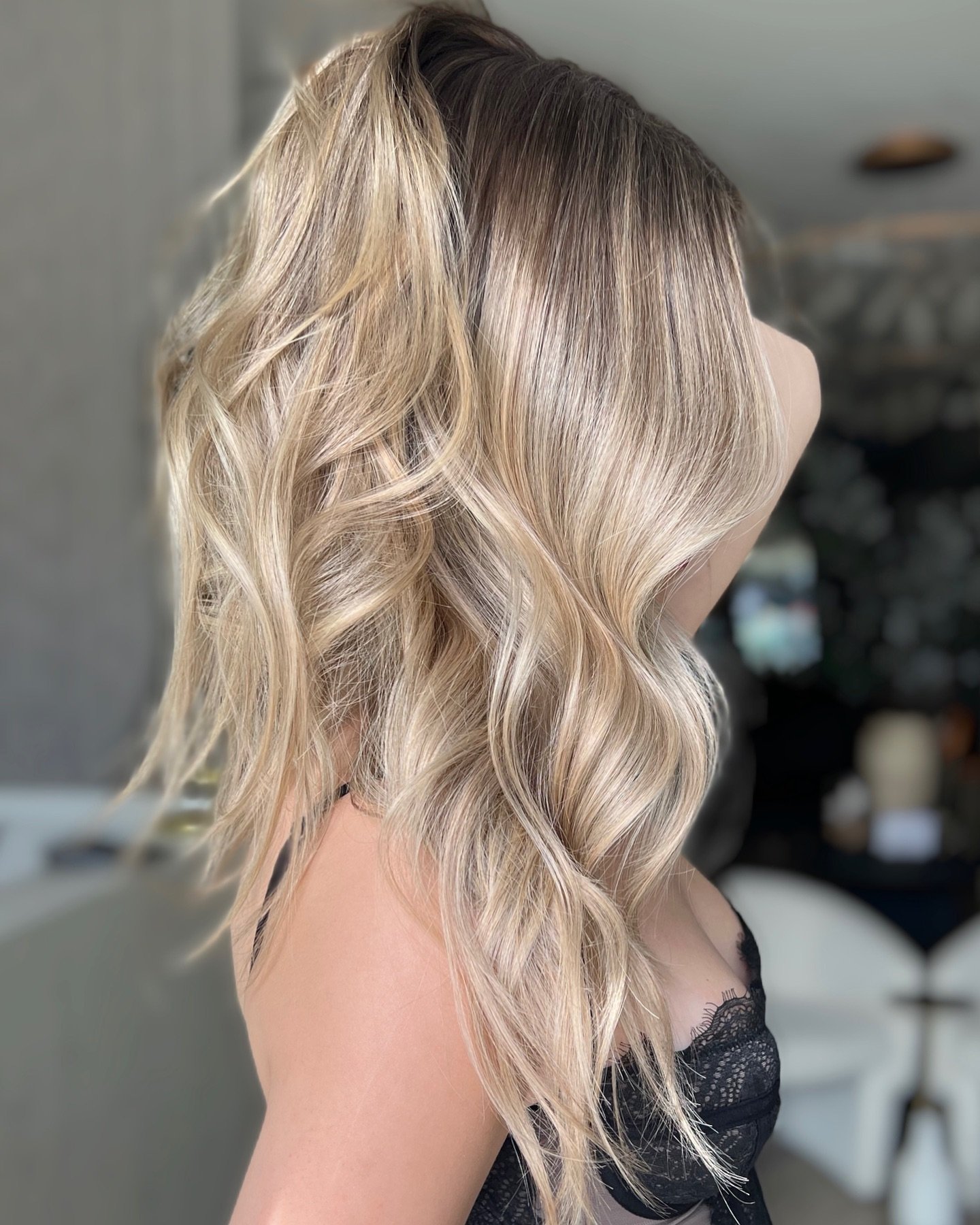 the color melt gets us every time // blended with @redkenpro shades EQ gloss💧@thebeigelabelsalon
⠀ 
Co-colored by @kaaalayage &amp; @xo.farhana.balayage for @redkenpro