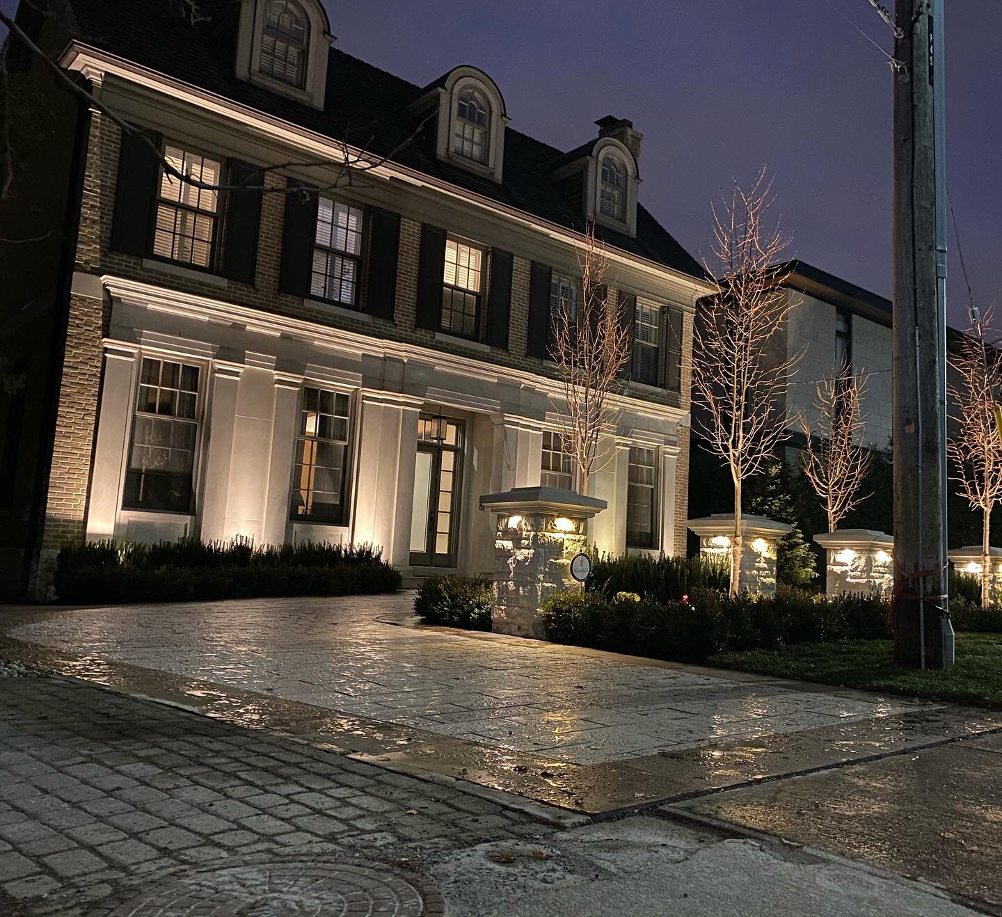 #fxluminaire #brillianceled #landscapephotography #landscapedesign #landscapelighting #toronto #gta #irrigation #landscapelightingdesign #landscapelightingspecialists #landscapelightingdesigner #rainbird #hunter