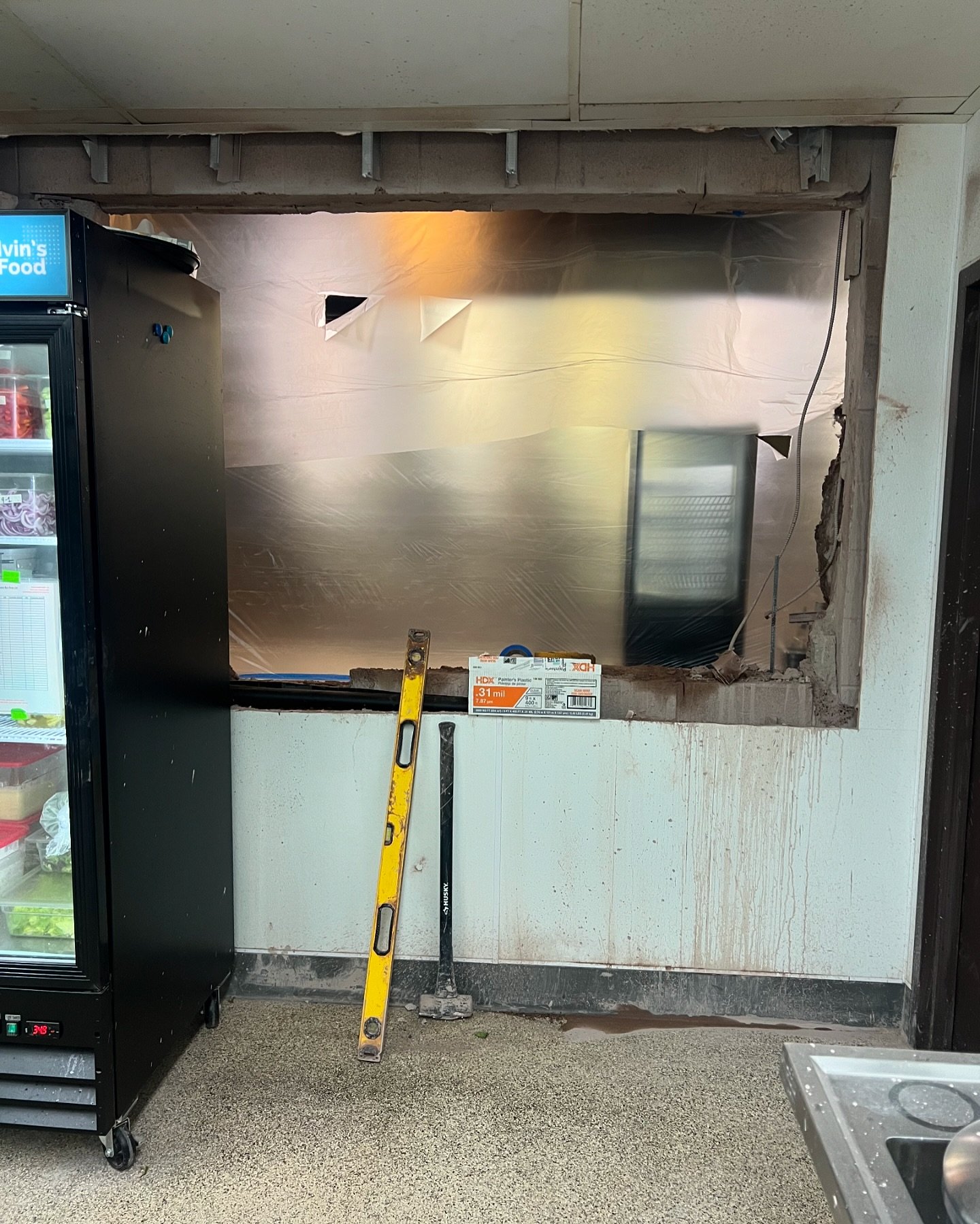 Enhancing Convenience for a Better Dining Experience! 🍽️🏡

We recently completed a custom cutout for a window on a solid wall, making food access faster and more efficient. This change was essential to streamline kitchen operations and improve the 