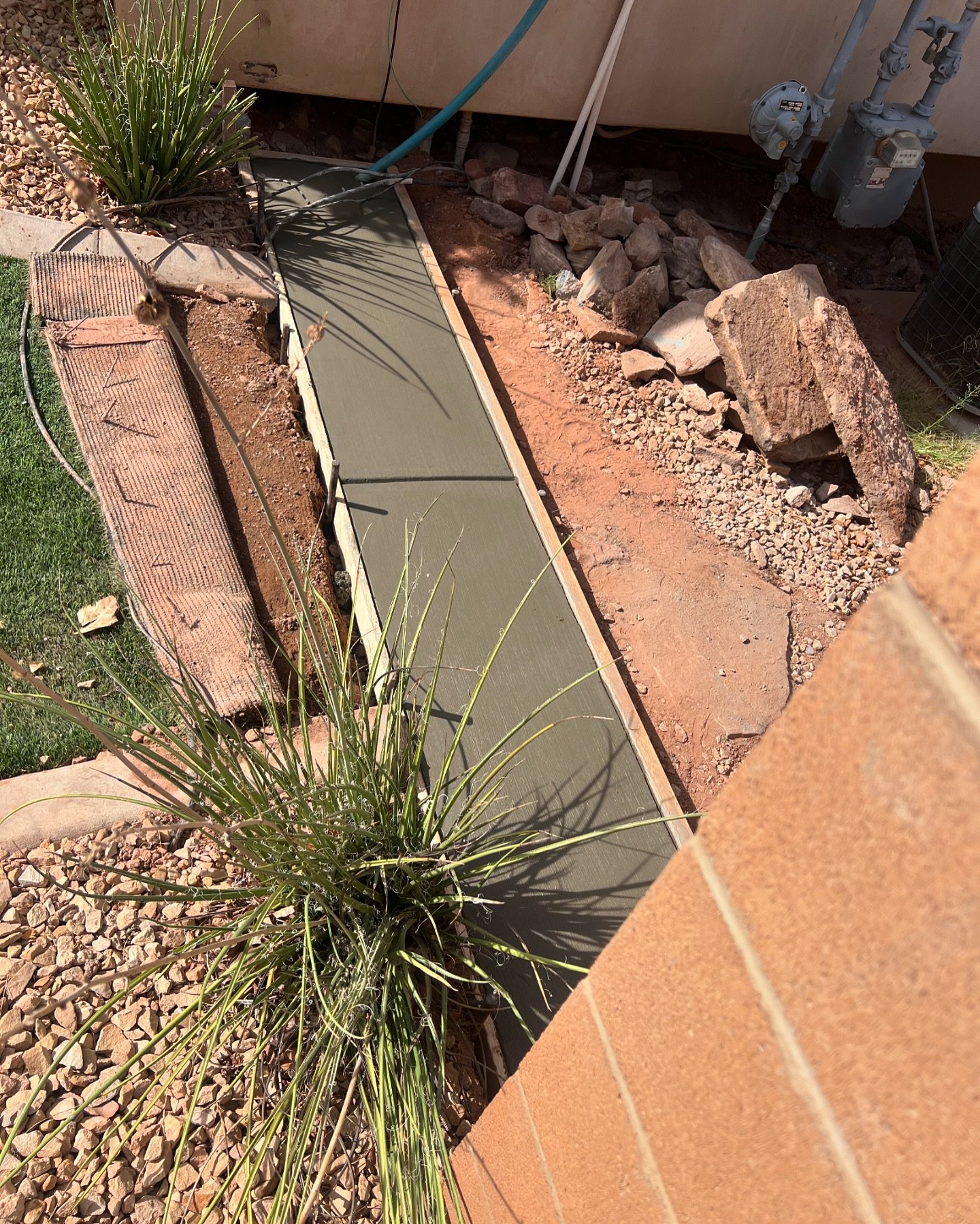 We recently poured this small section of concrete. This will serve as the base for an iron gate and complement the fence. ⚒️🧱🚪

#Masonry #ConcreteWork #IronGate #FenceInstallation #MasonryContractor #BlockWall #StoneMasonry #Brickwork #CustomMasonr