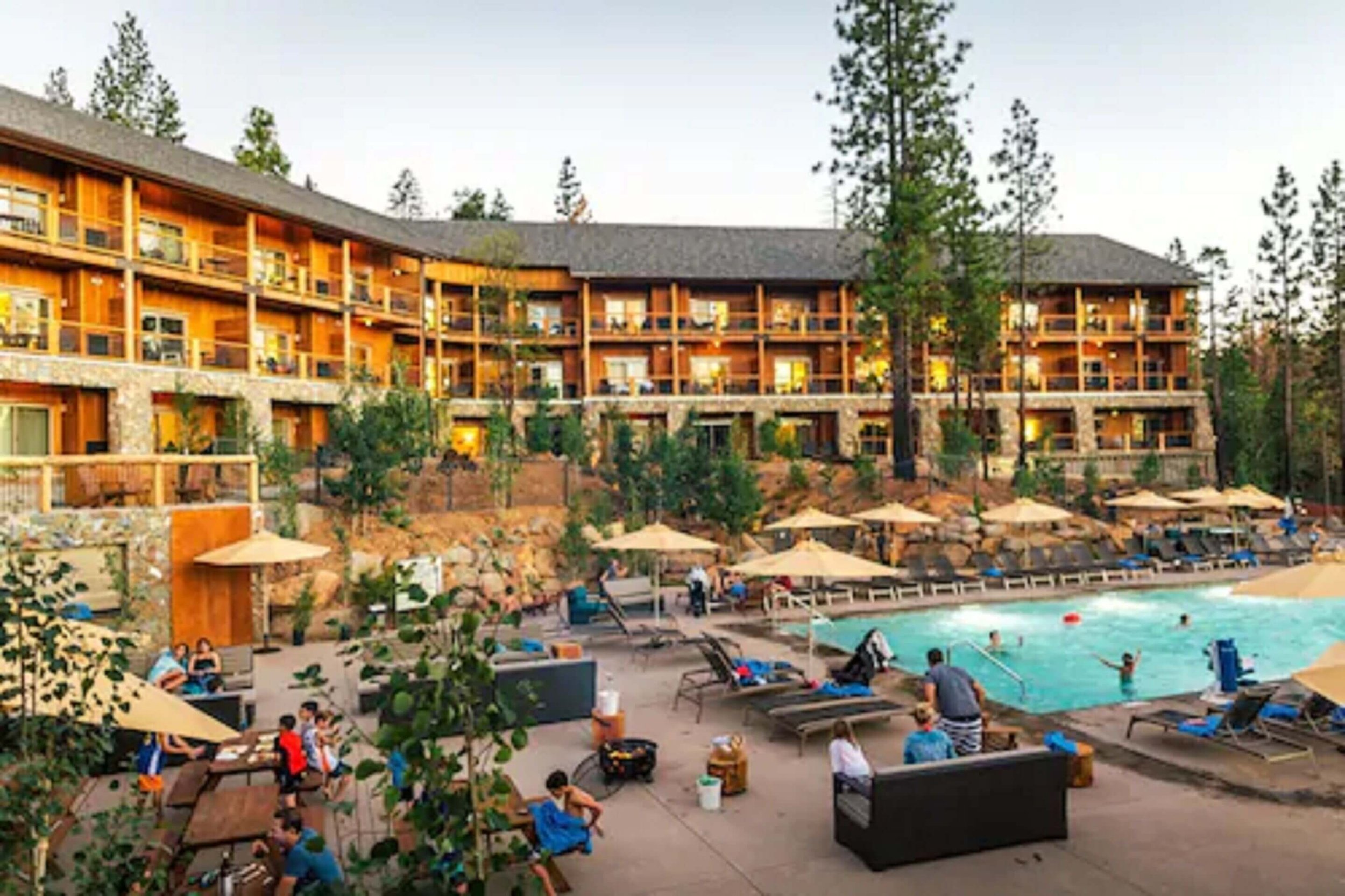 Rush Creek Lodge at Yosemite
