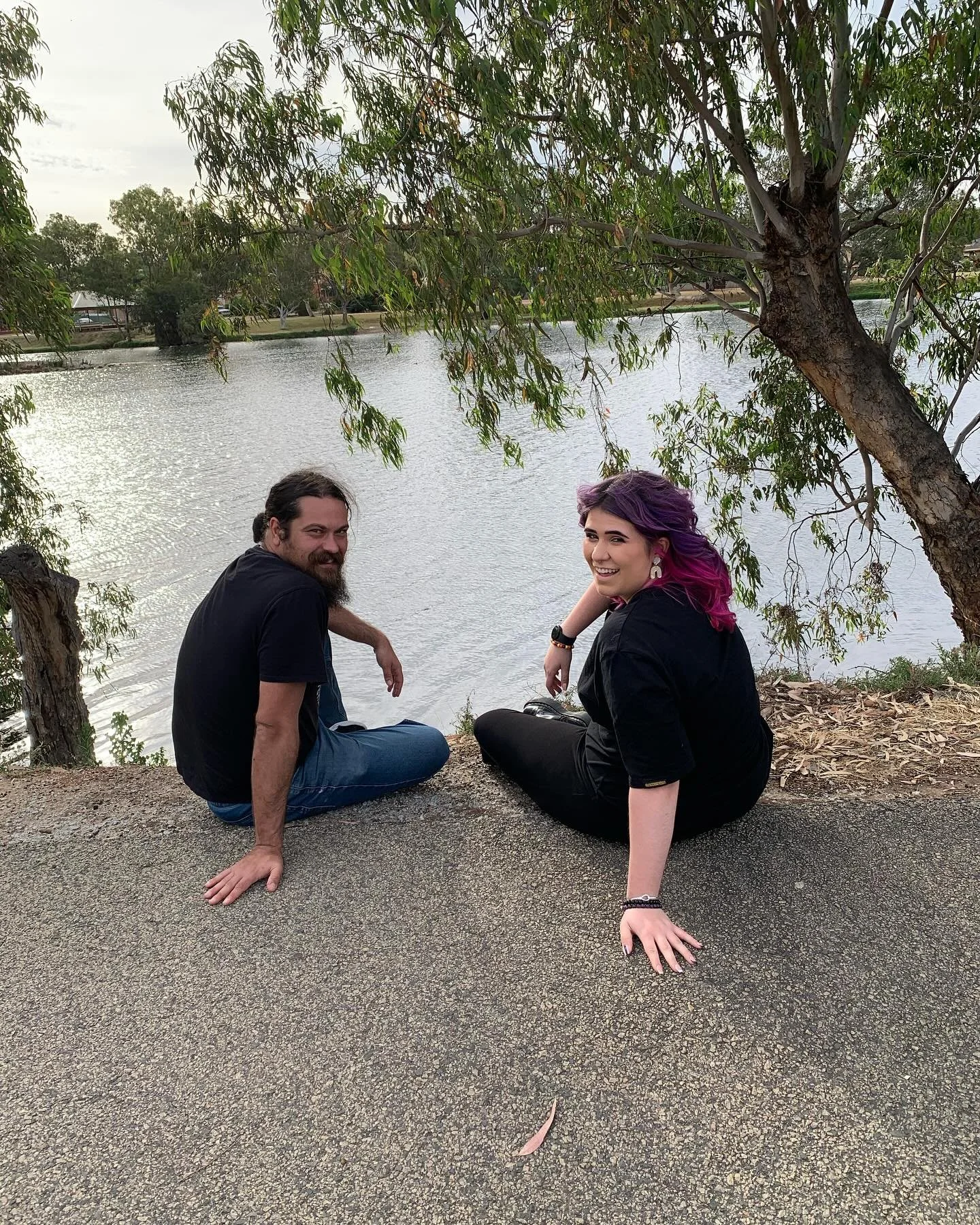A busy week ahead, the Indigo Ellis Duo are flying to Karratha on Tuesday to perform for a corporate function, and then on Wednesday @alice.by.heart2025 opens, so make sure you get your tickets 🙏🏽
#indigoellis #indigoellisduo #alicebyheart #livingm
