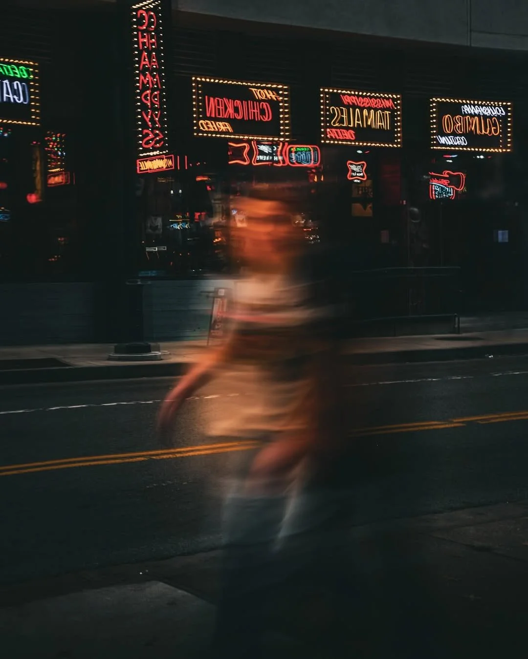 Captured in a reflection.
by Stephen @js.webb
.
.
.
.
.
.
.
#strikefancy #inspiration #curation #art #design #photography #picoftheday #instadaily