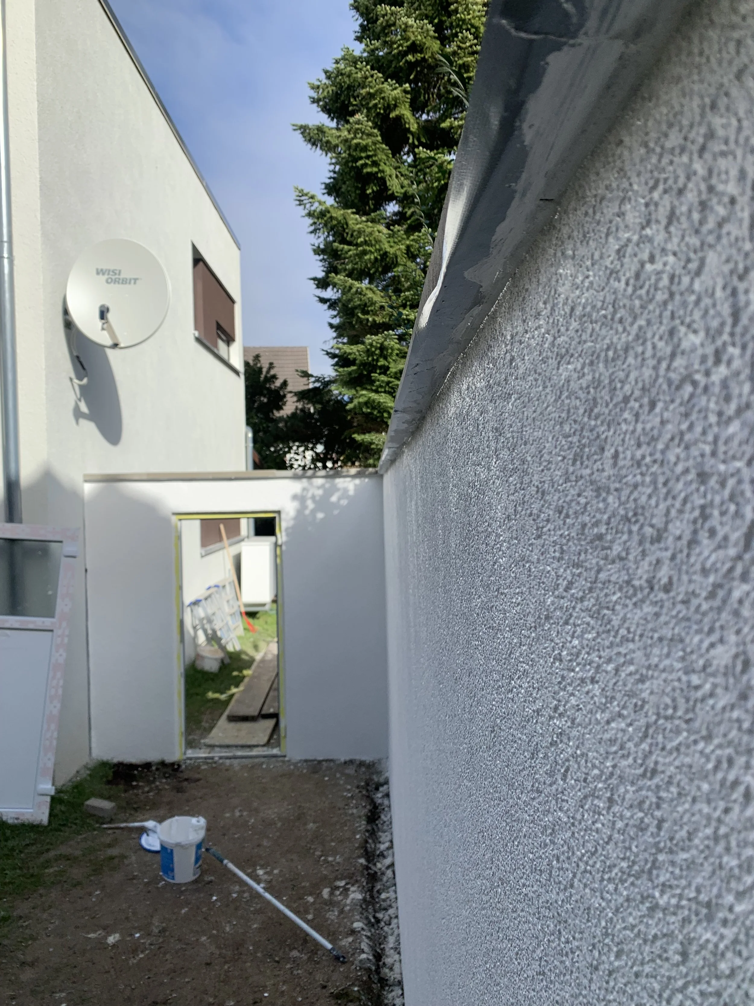 Grenzmauer mit Eingangstür in Frankenthal