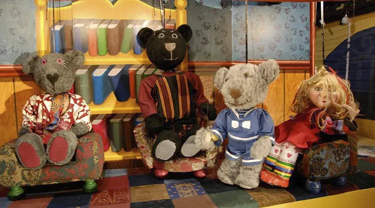 ESPECTACLE: Rita la rínxols i els tres ossos