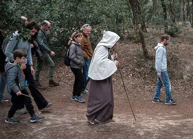 PASSEJADA: Camins, un viatge pels sentits 