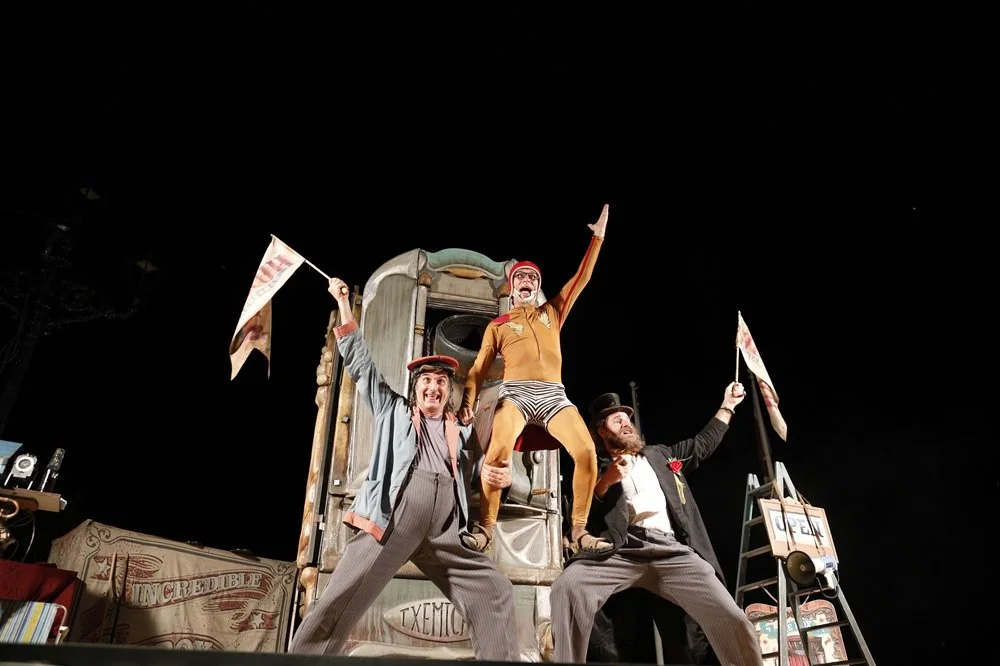ESPECTACLE: The incredible box