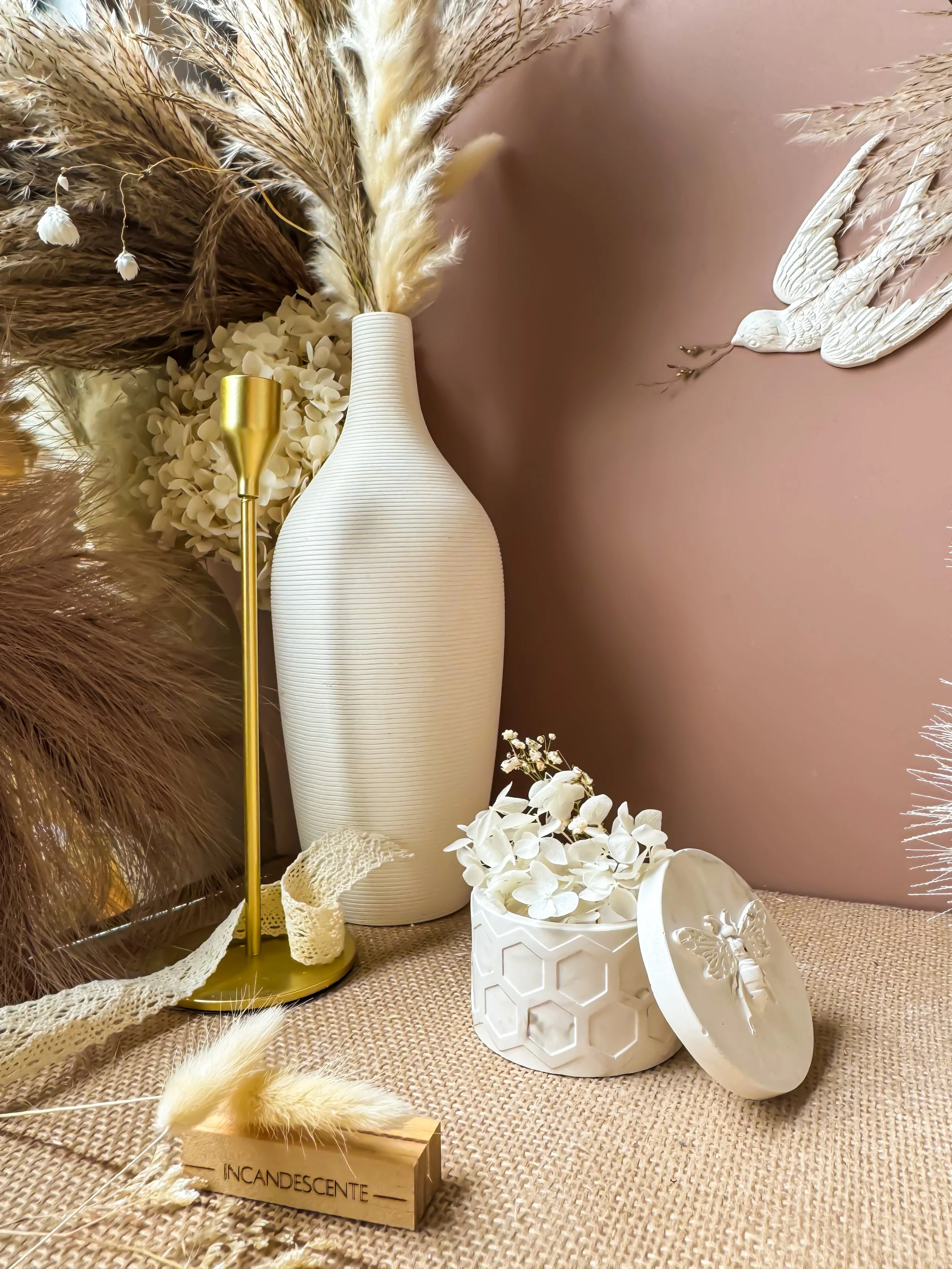 Pot avec son couvercle logo abeille en plâtre