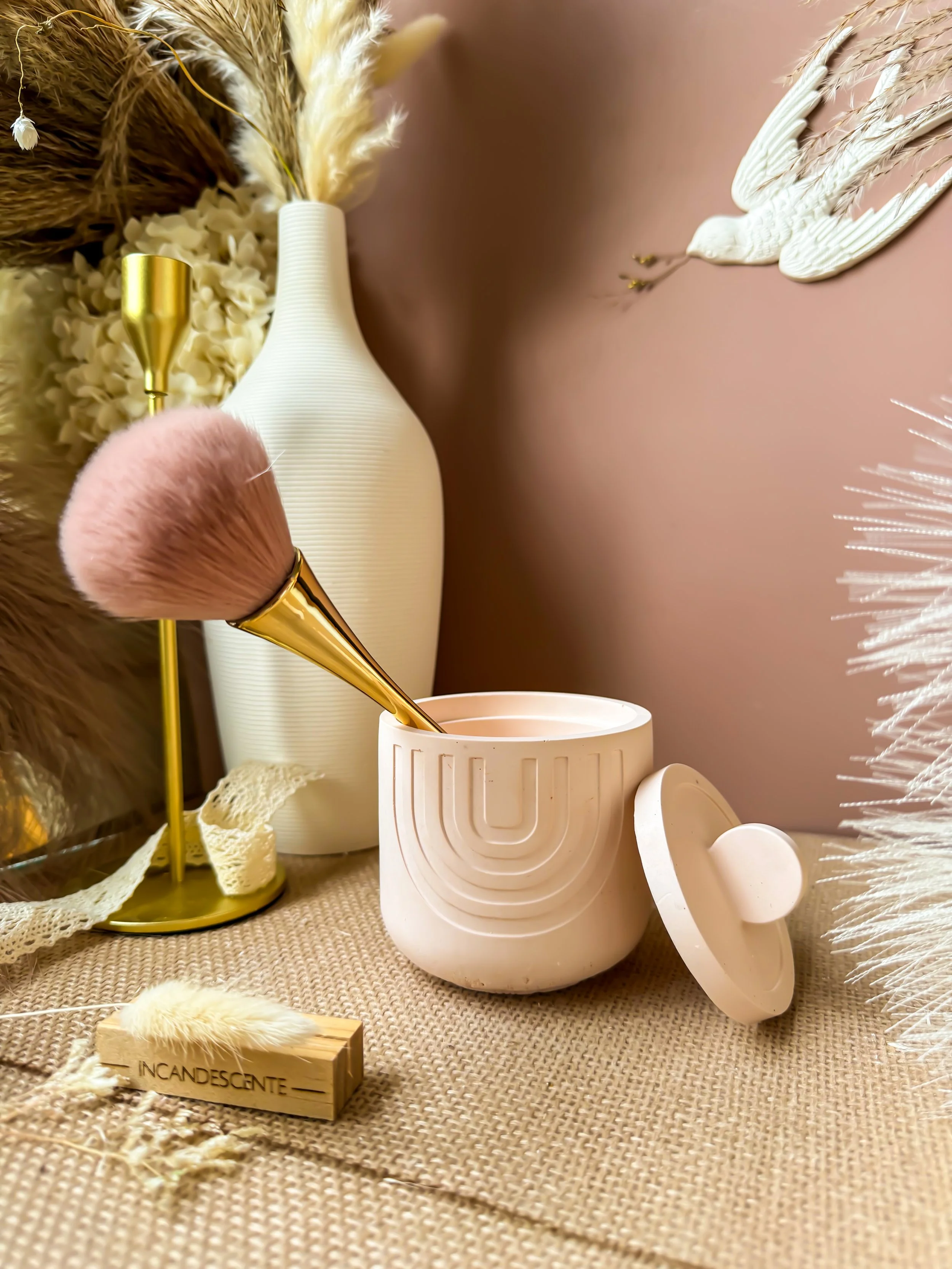 Pot arche et son couvercle en plâtre