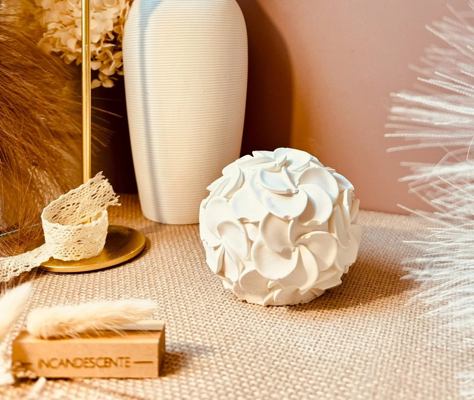 Boule pétales en plâtre