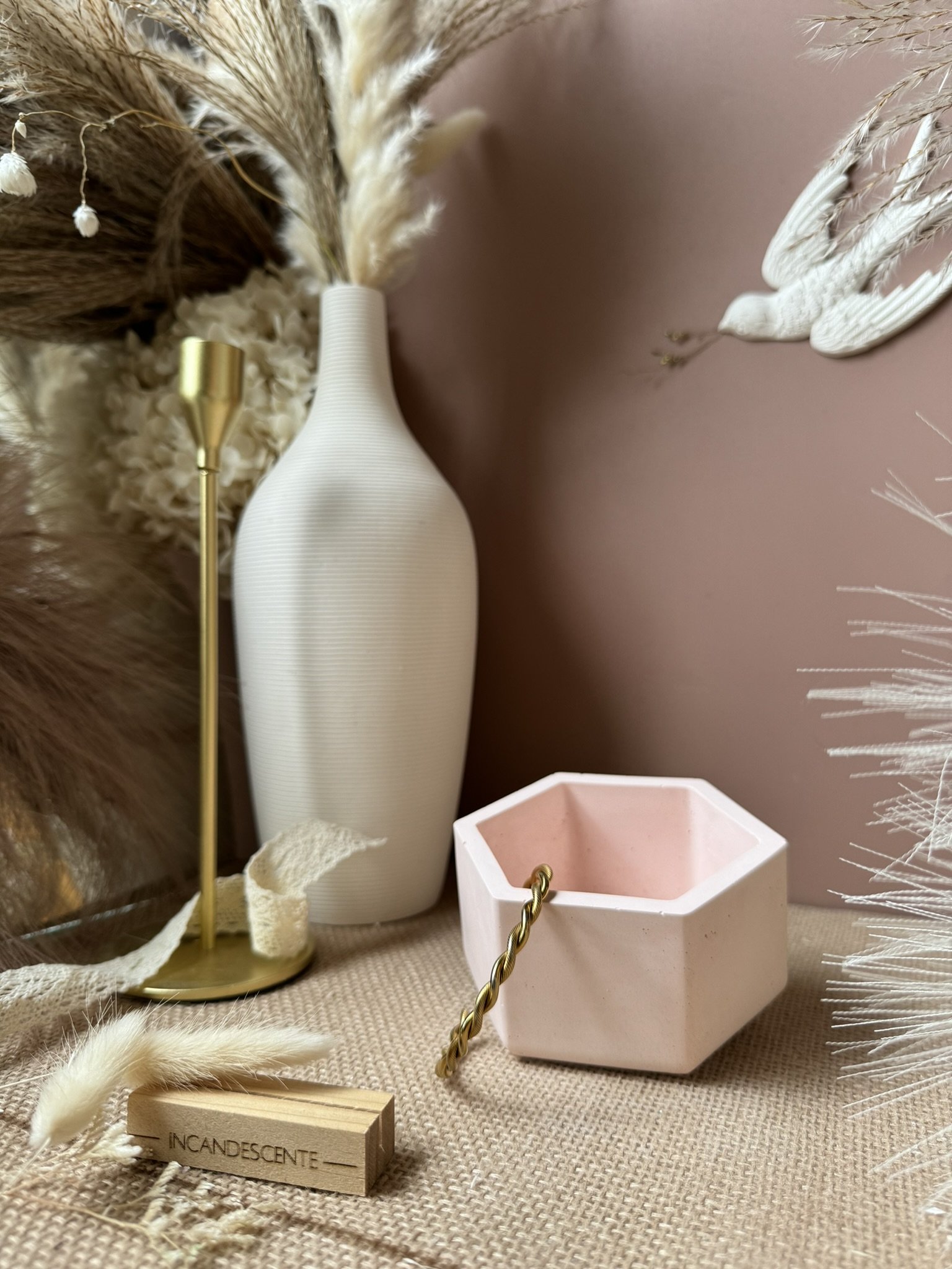 Pot hexagonale en plâtre