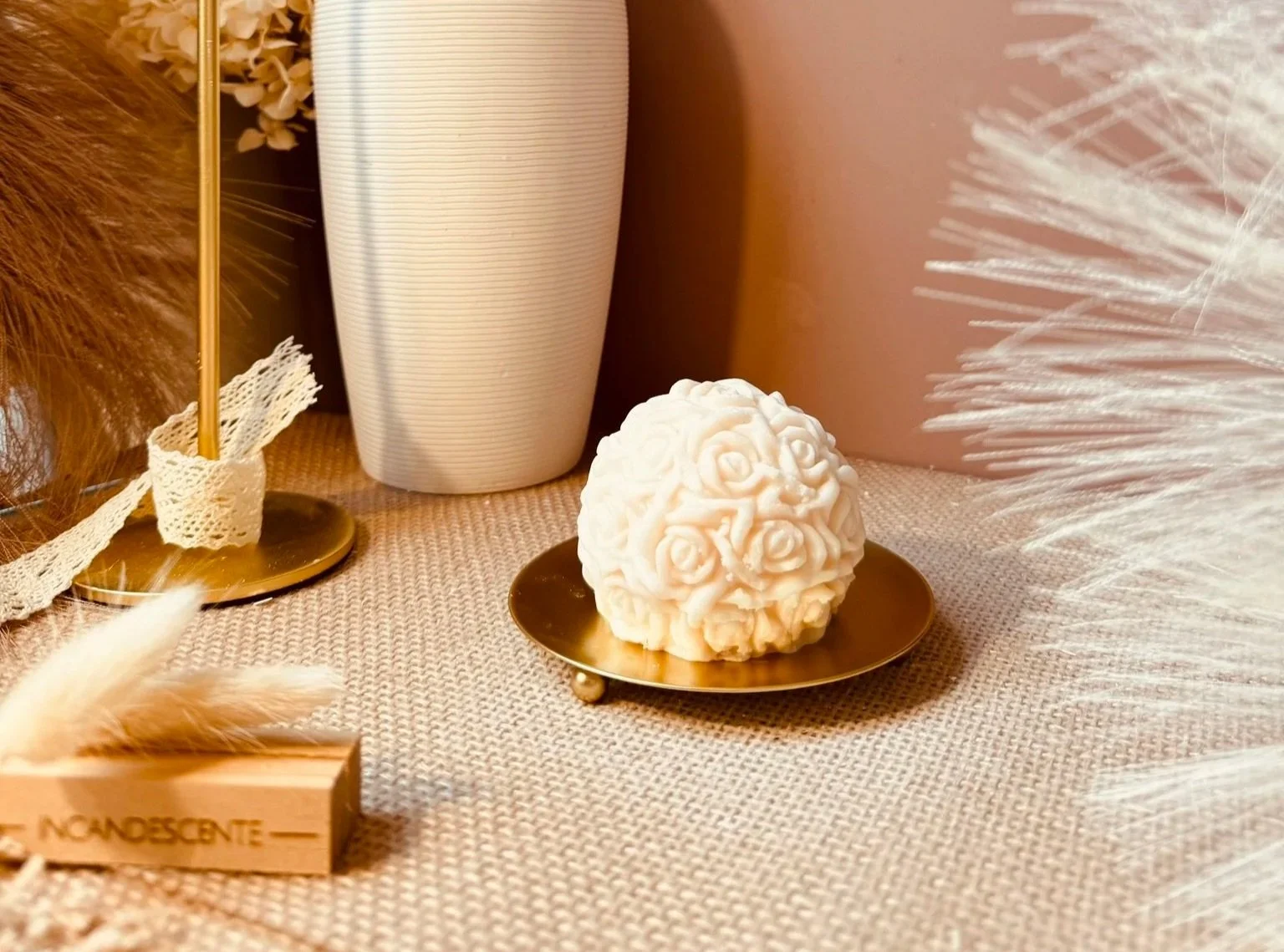 Bougie boule fleurs en cire