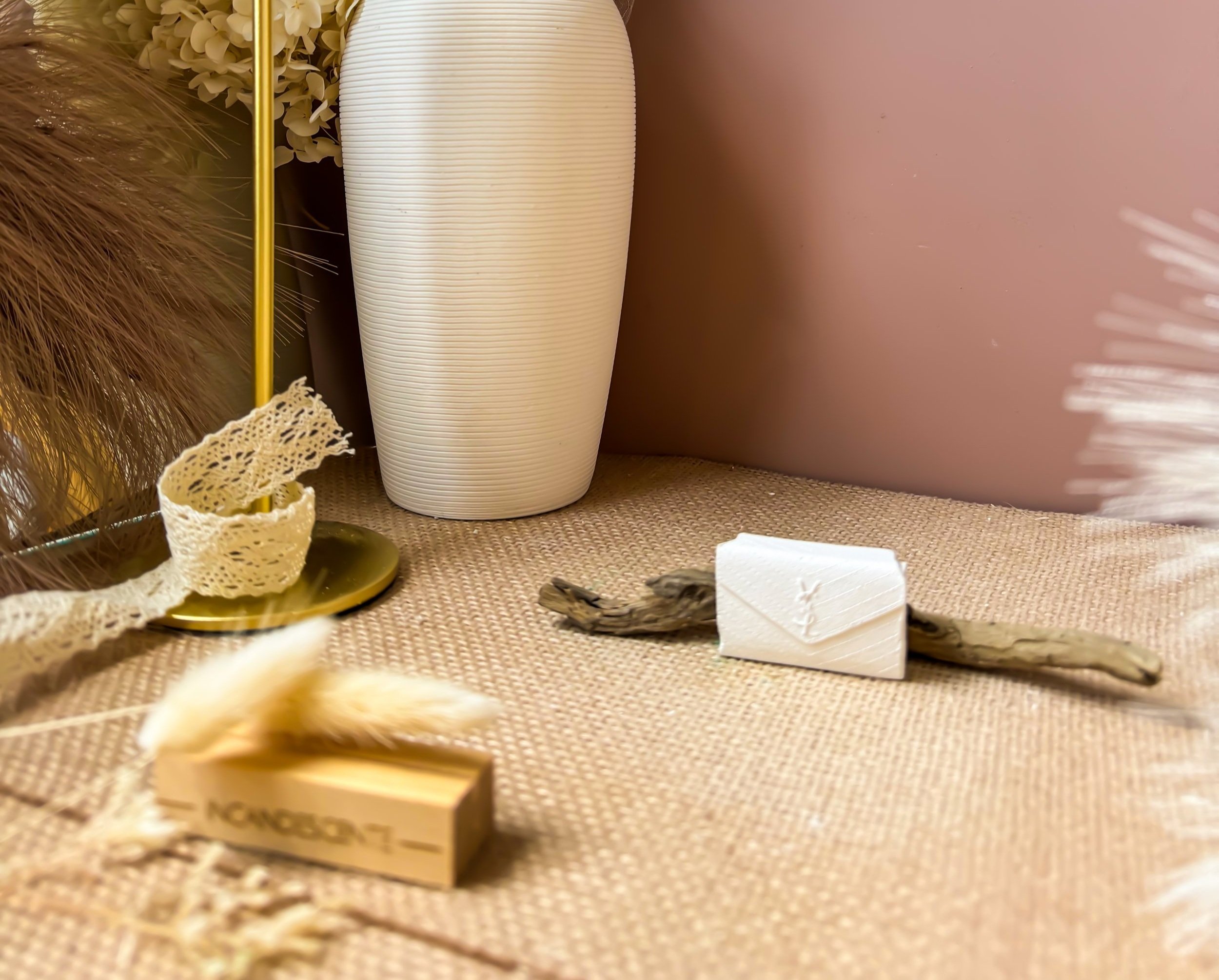 Magnet mini sac à main YSL en plâtre