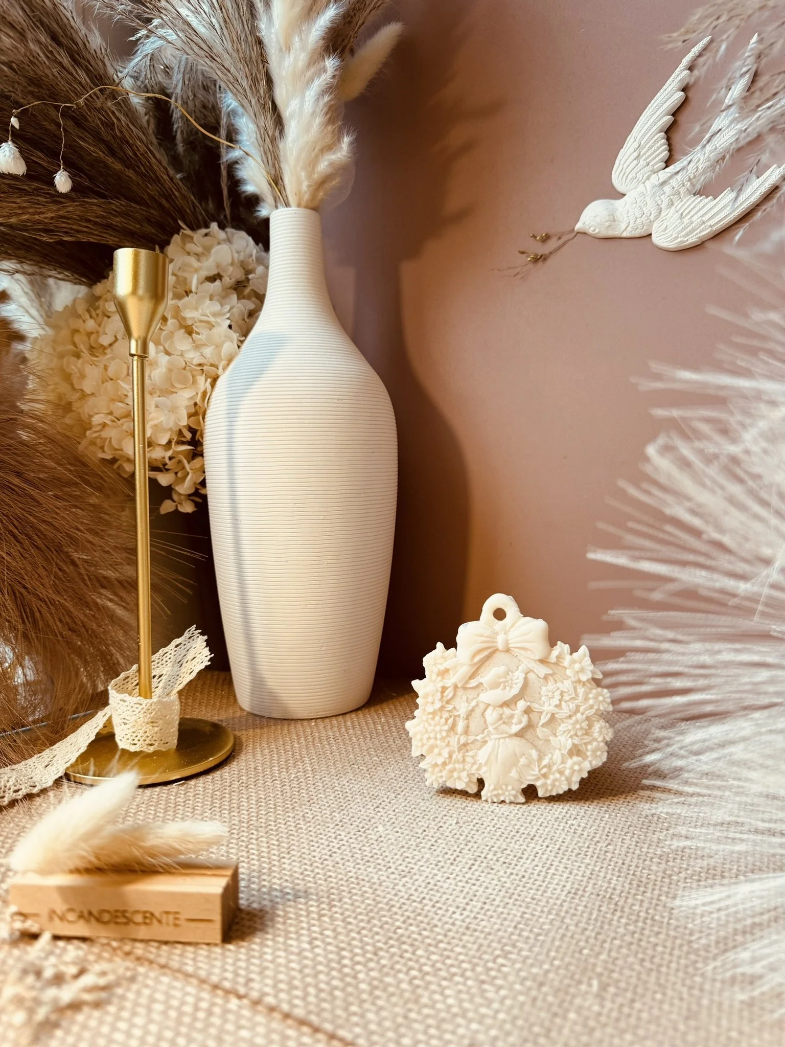 Suspension médaillon enfant en cire parfumé