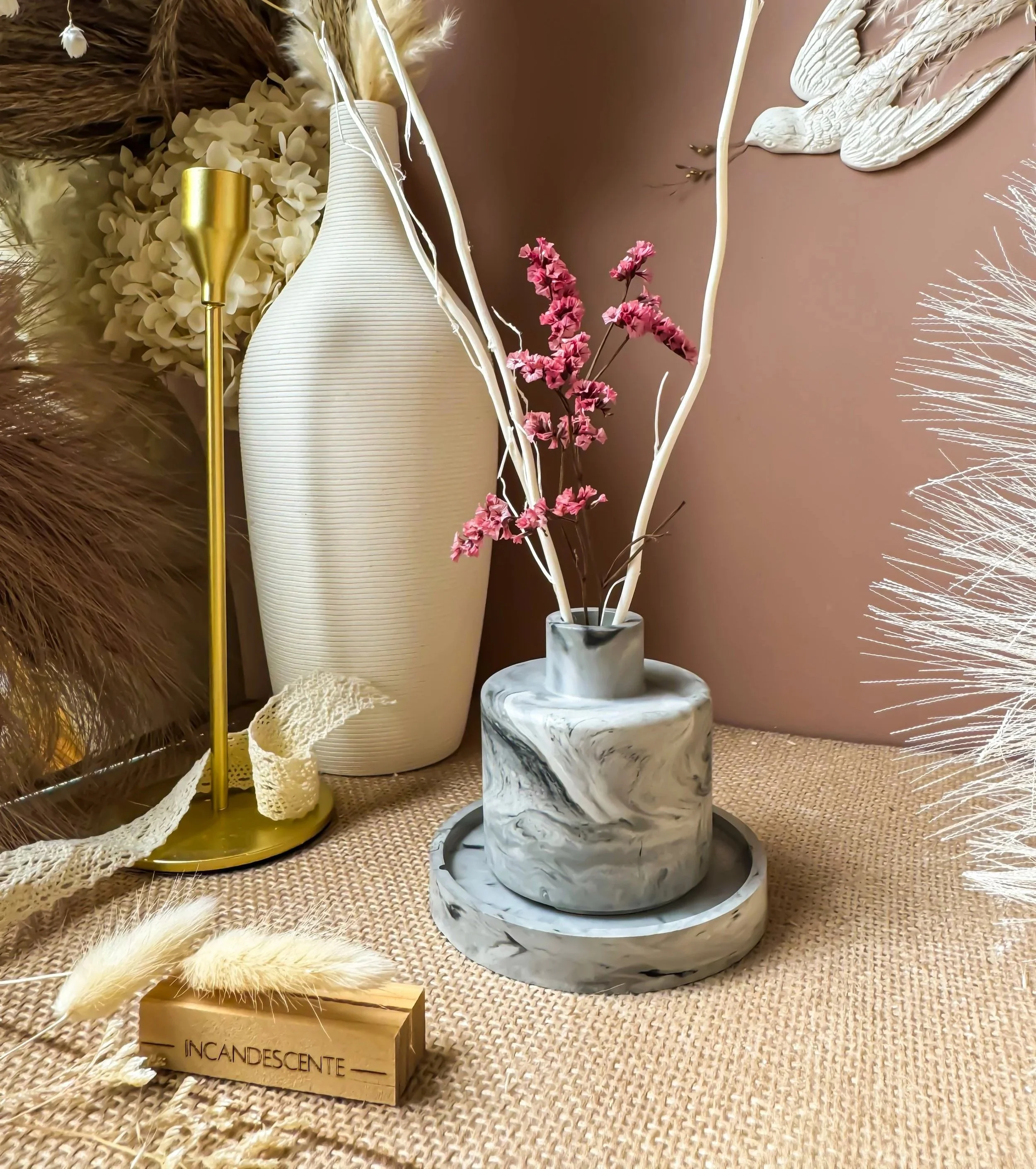 Diffuseur/vase en plâtre et sa coupelle ronde