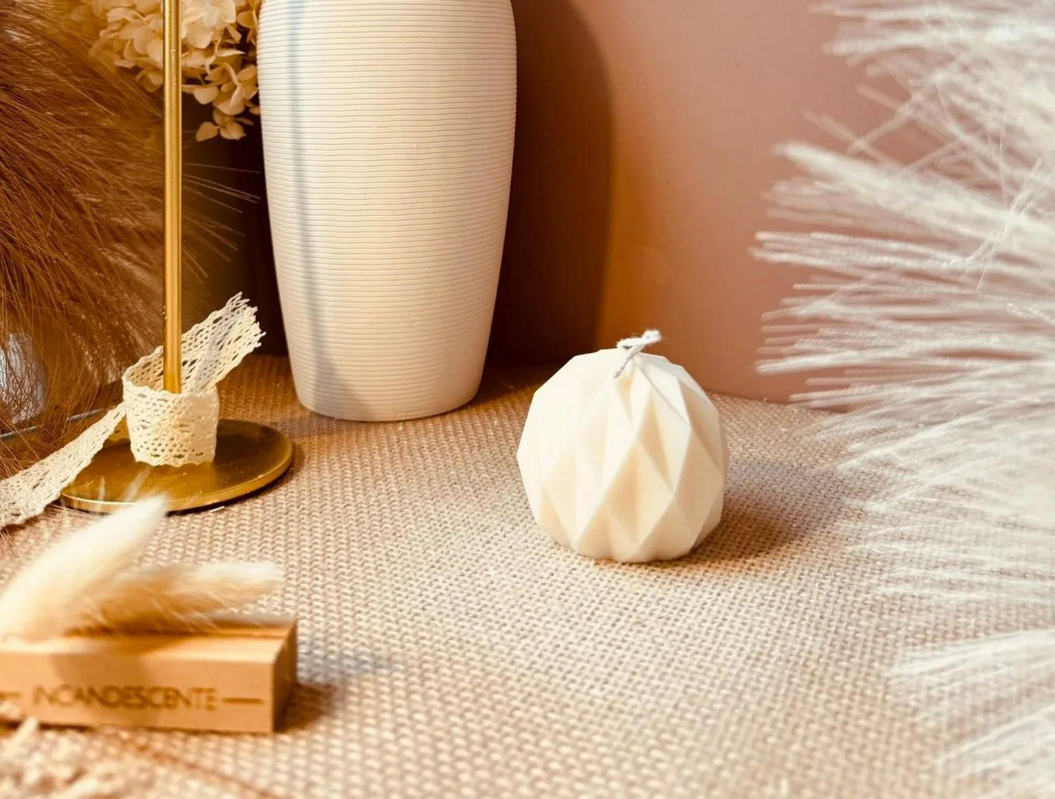 Bougie boule torsadé  en cire