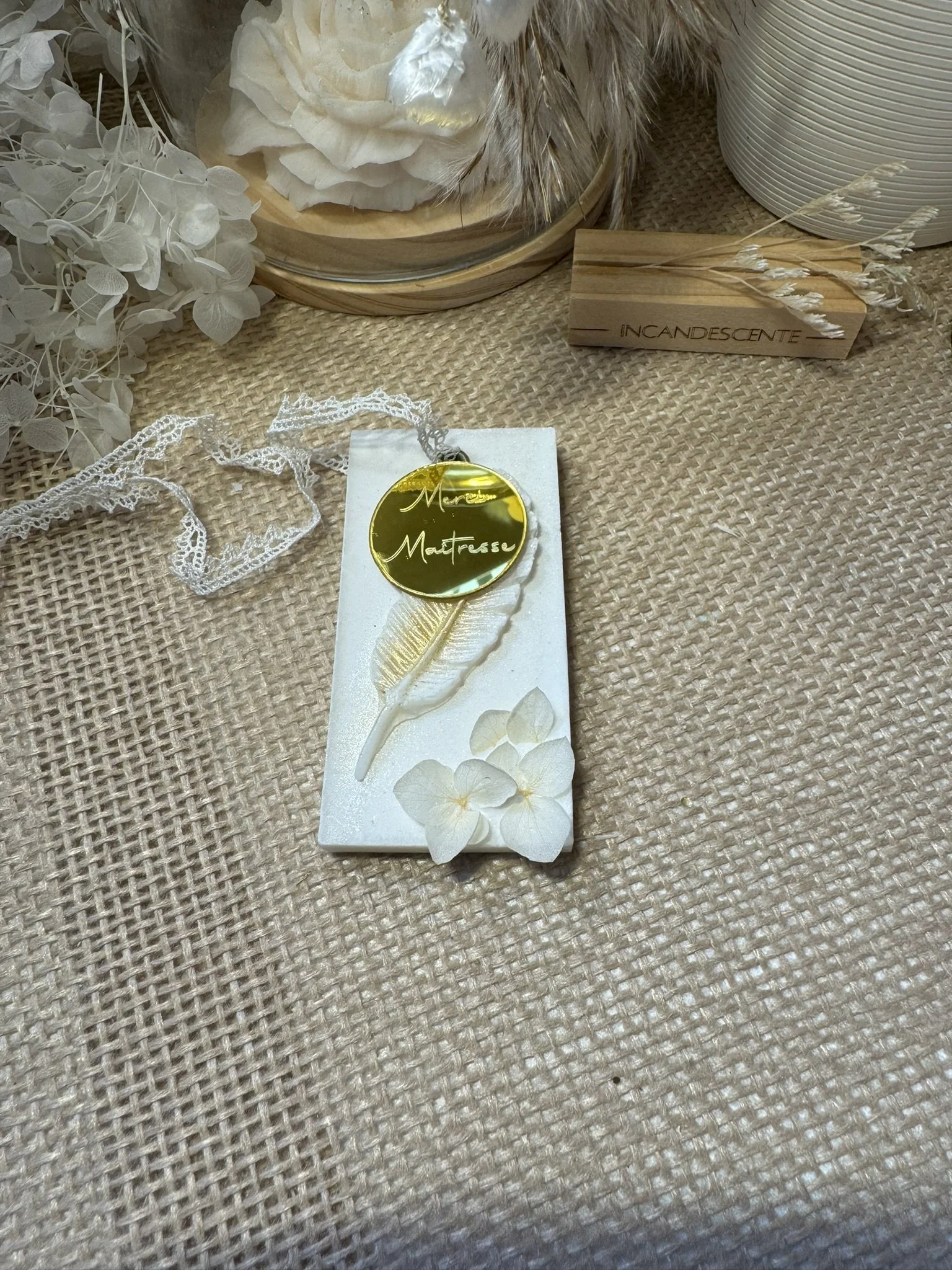 Suspension médaillon plume