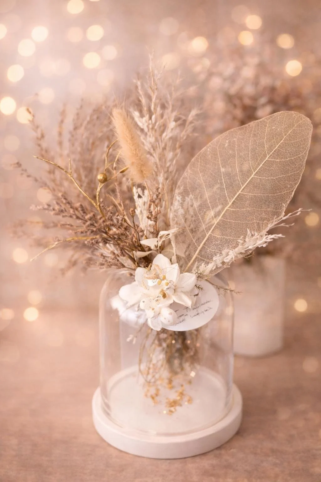 Vase ou diffuseur en verre avec de fleurs préservées et sa fleur de gypse