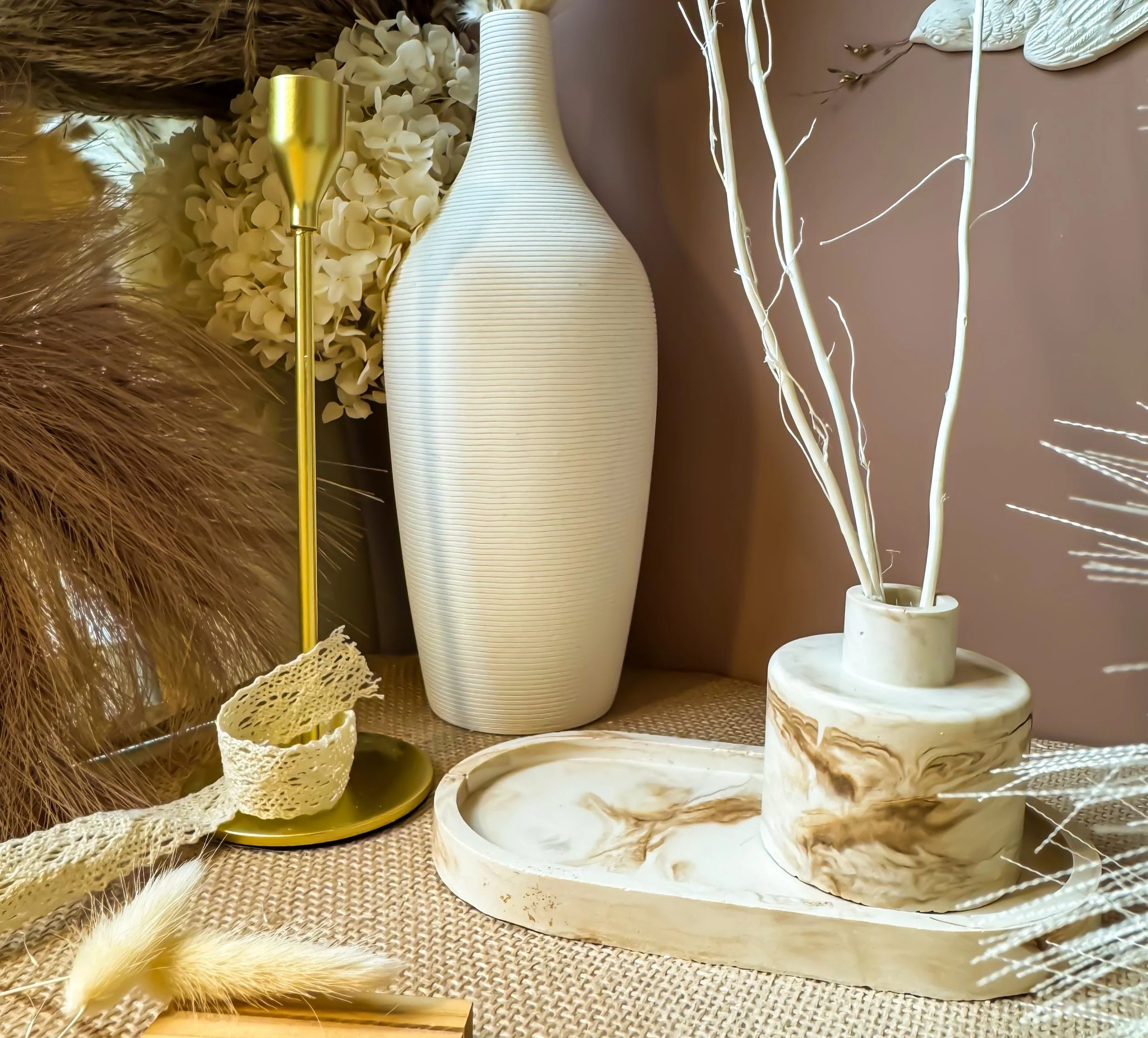 Plateau ovale marbré et son diffuseur/vase en plâtre