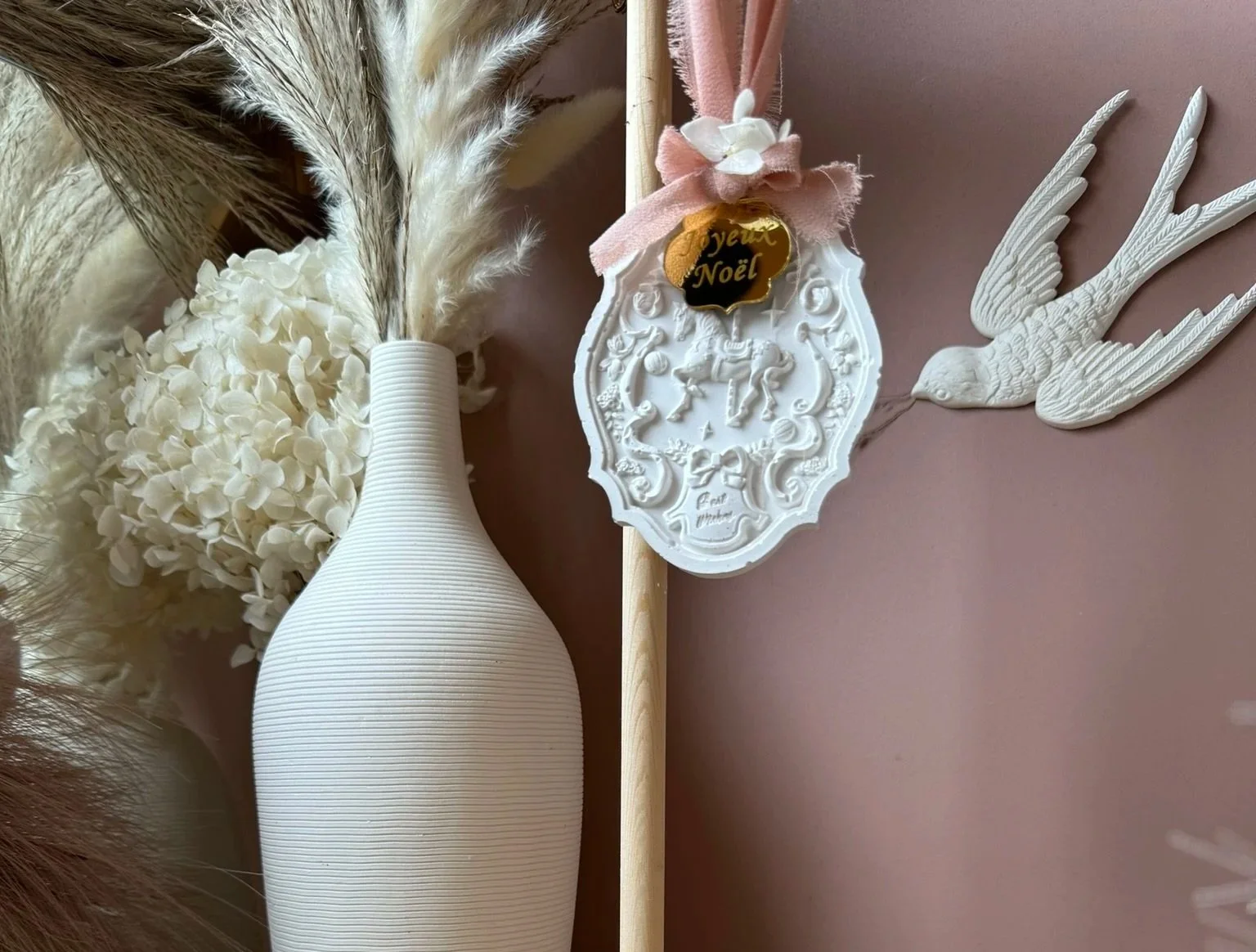 suspension médaillon carrousels en plâtre parfumé