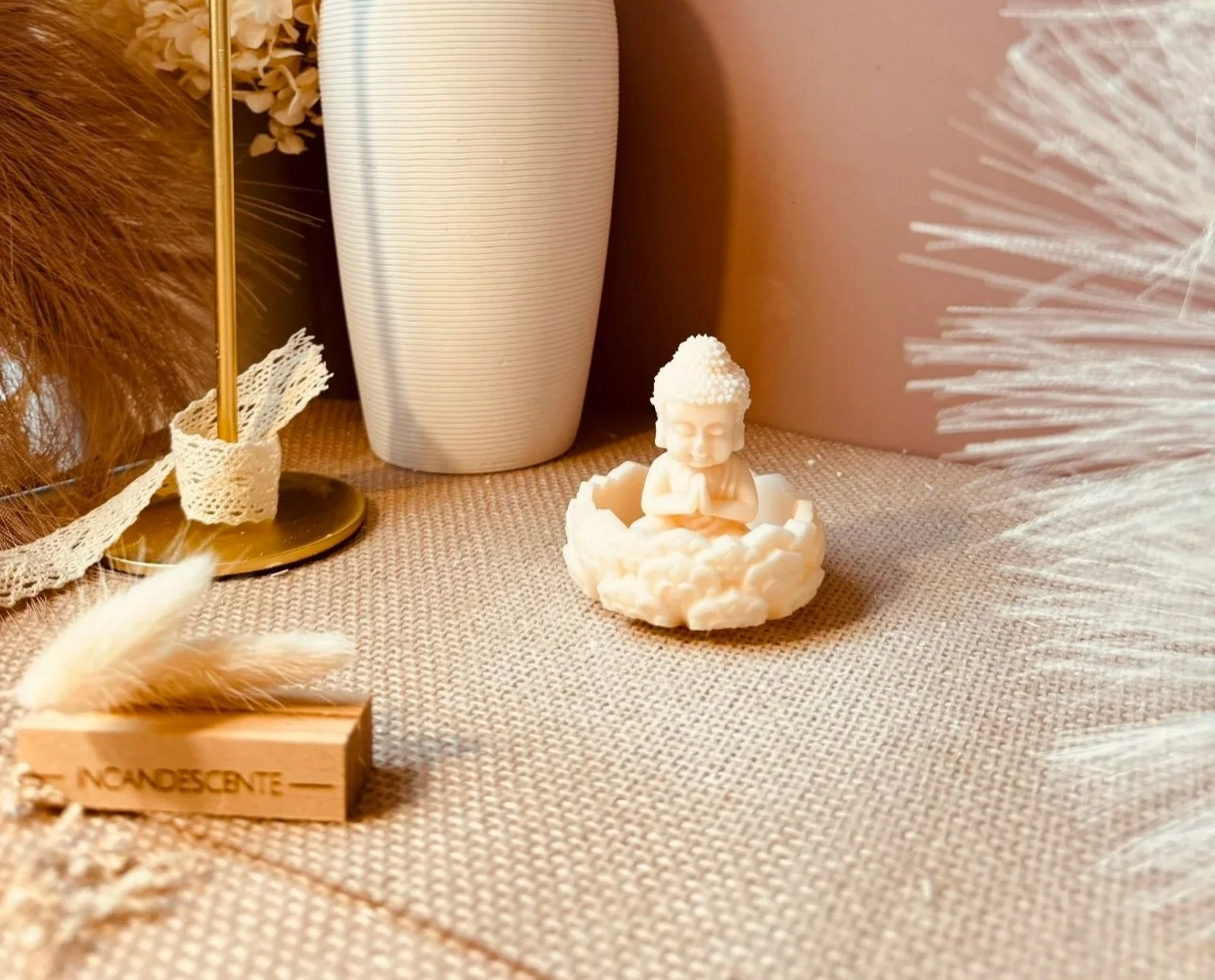 Bougie bouda et sa fleur de lotus  en cire
