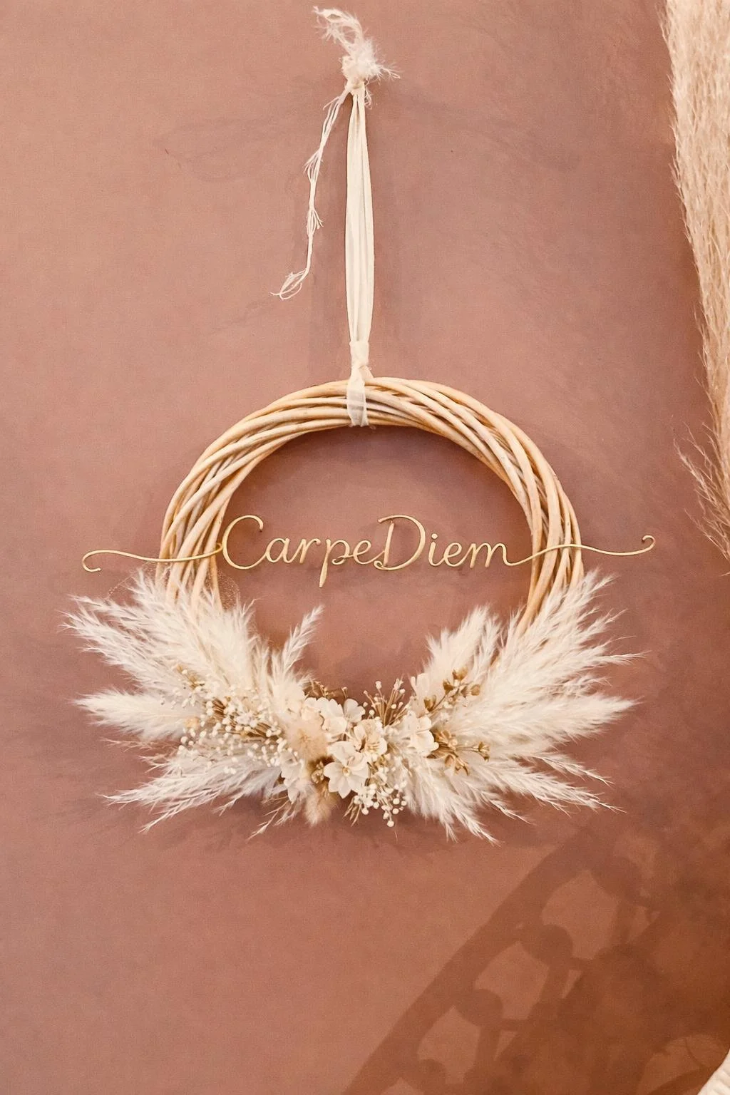 Suspension cercle avec des fleurs de cire et ses fleurs préservées (copie)