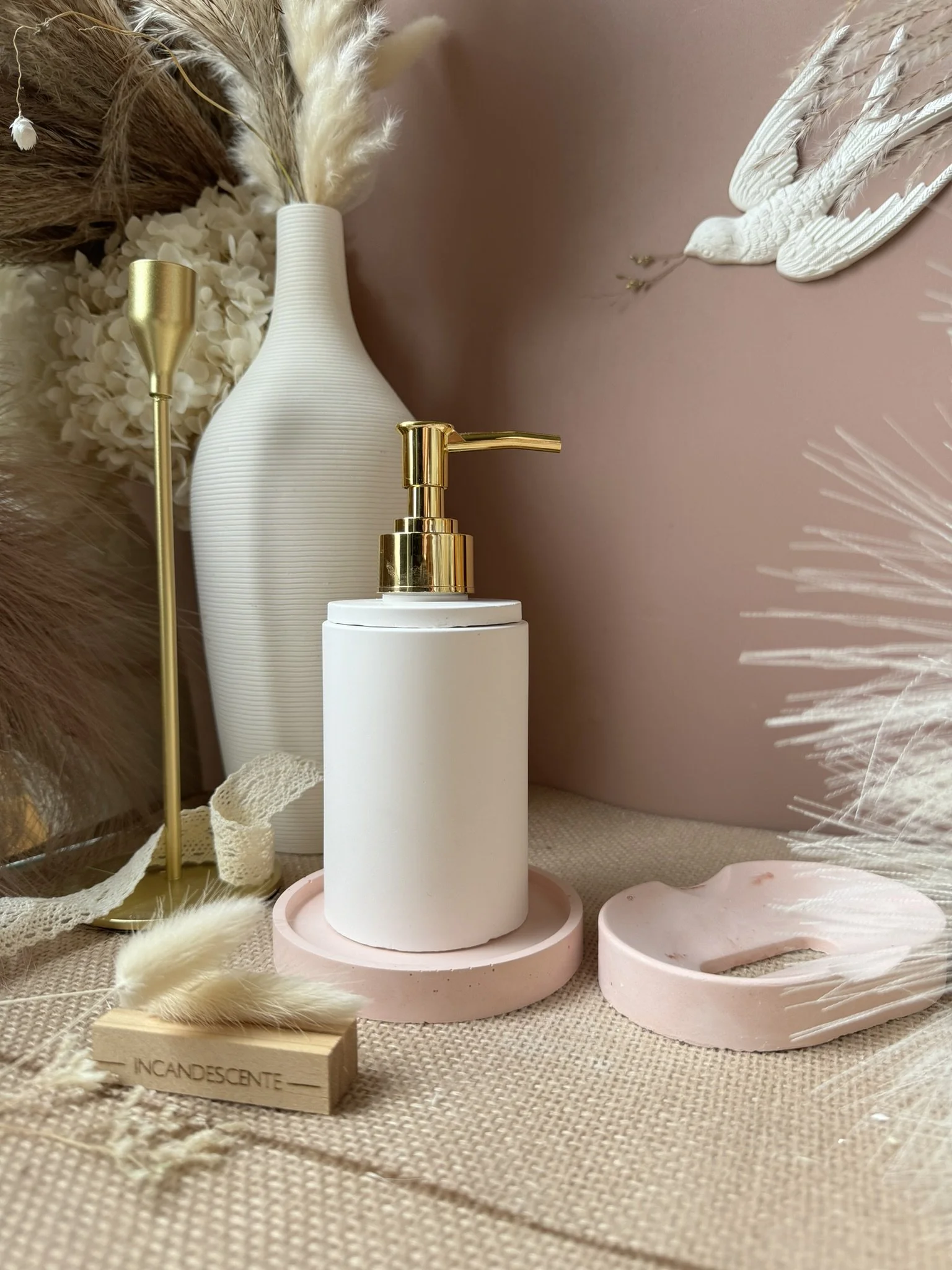 Ensemble distributeur de savon et sa coupelle ronde en plâtre