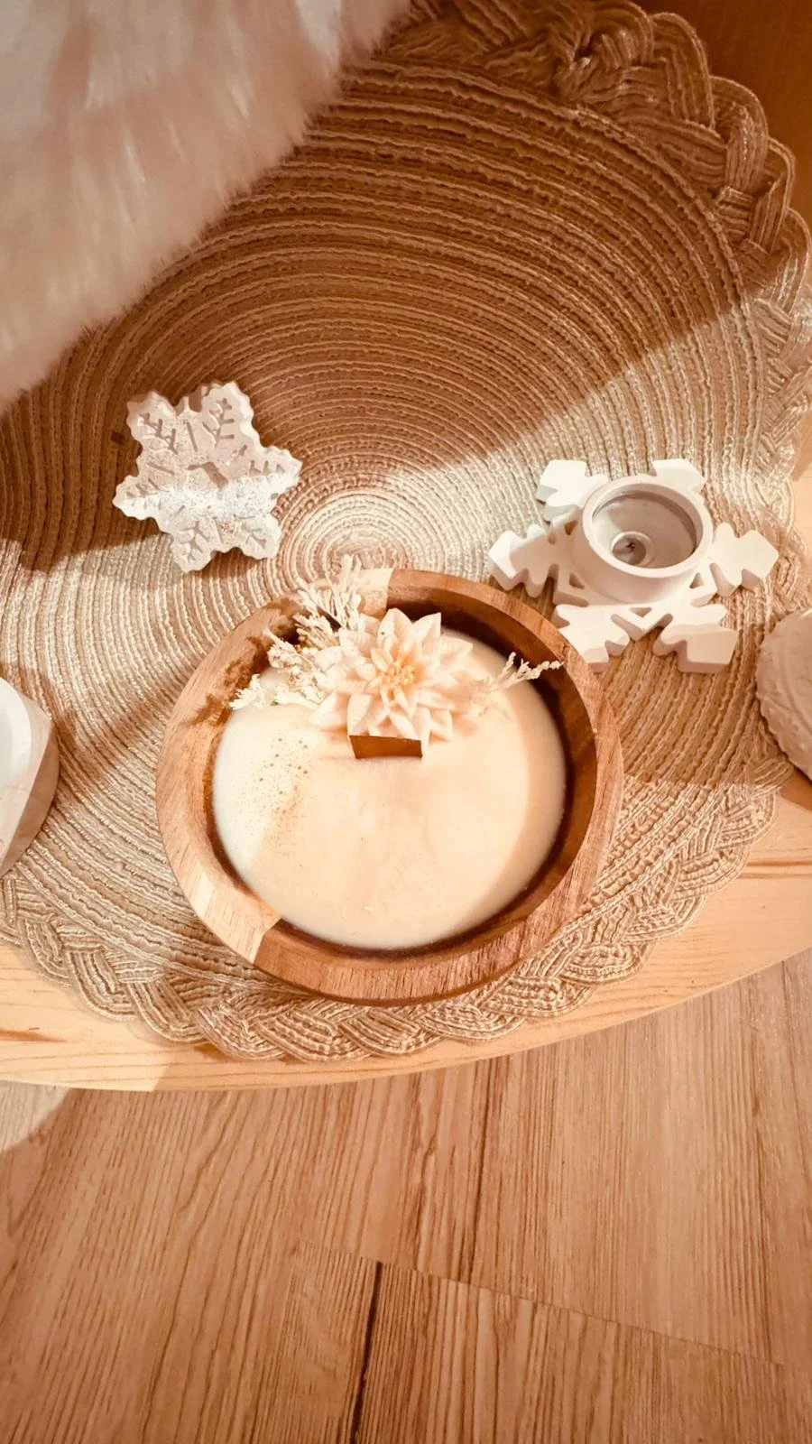 Bougie et son contenant en bois