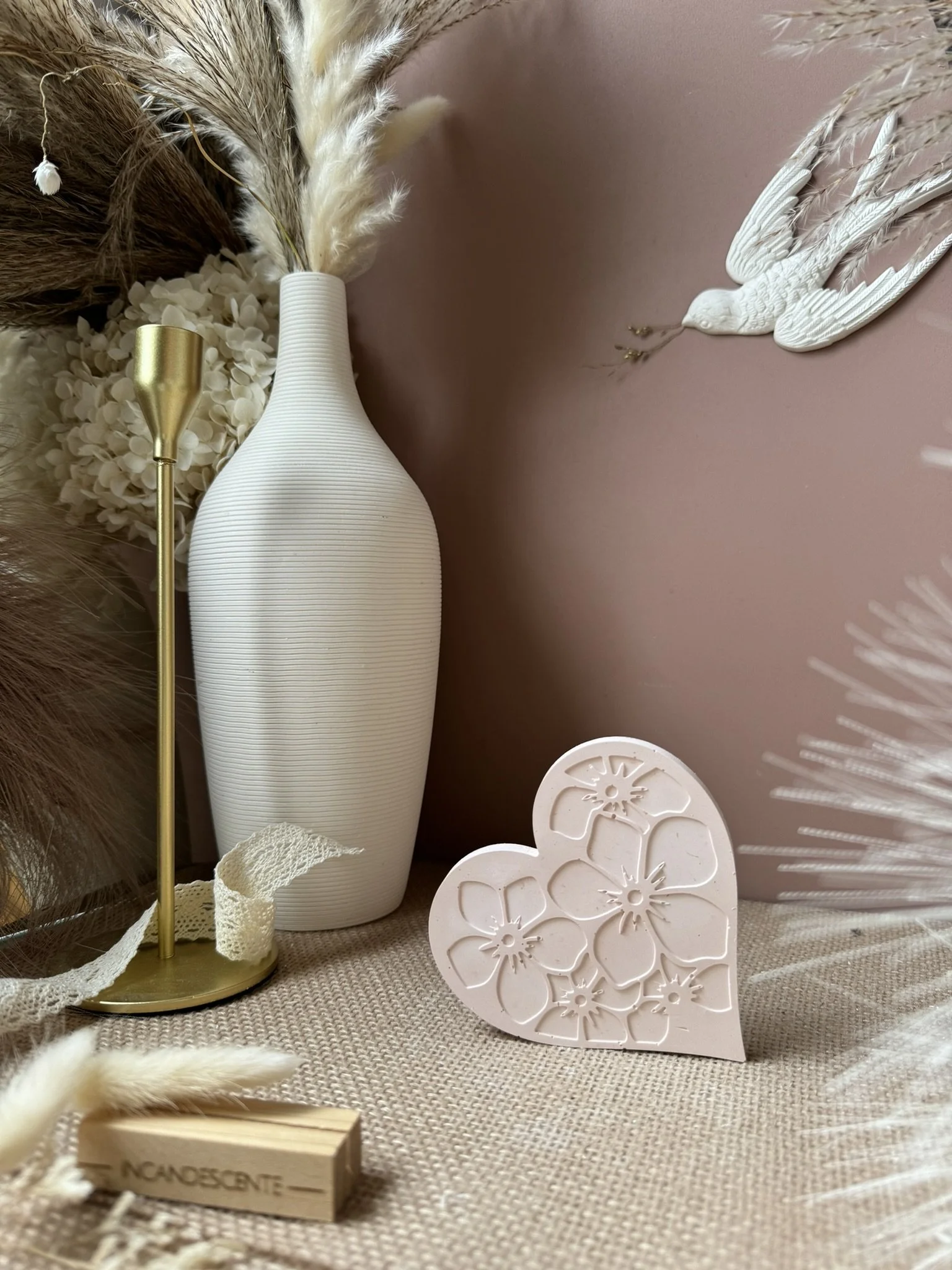 Plateau cœur motif fleurs en plâtre parfumé