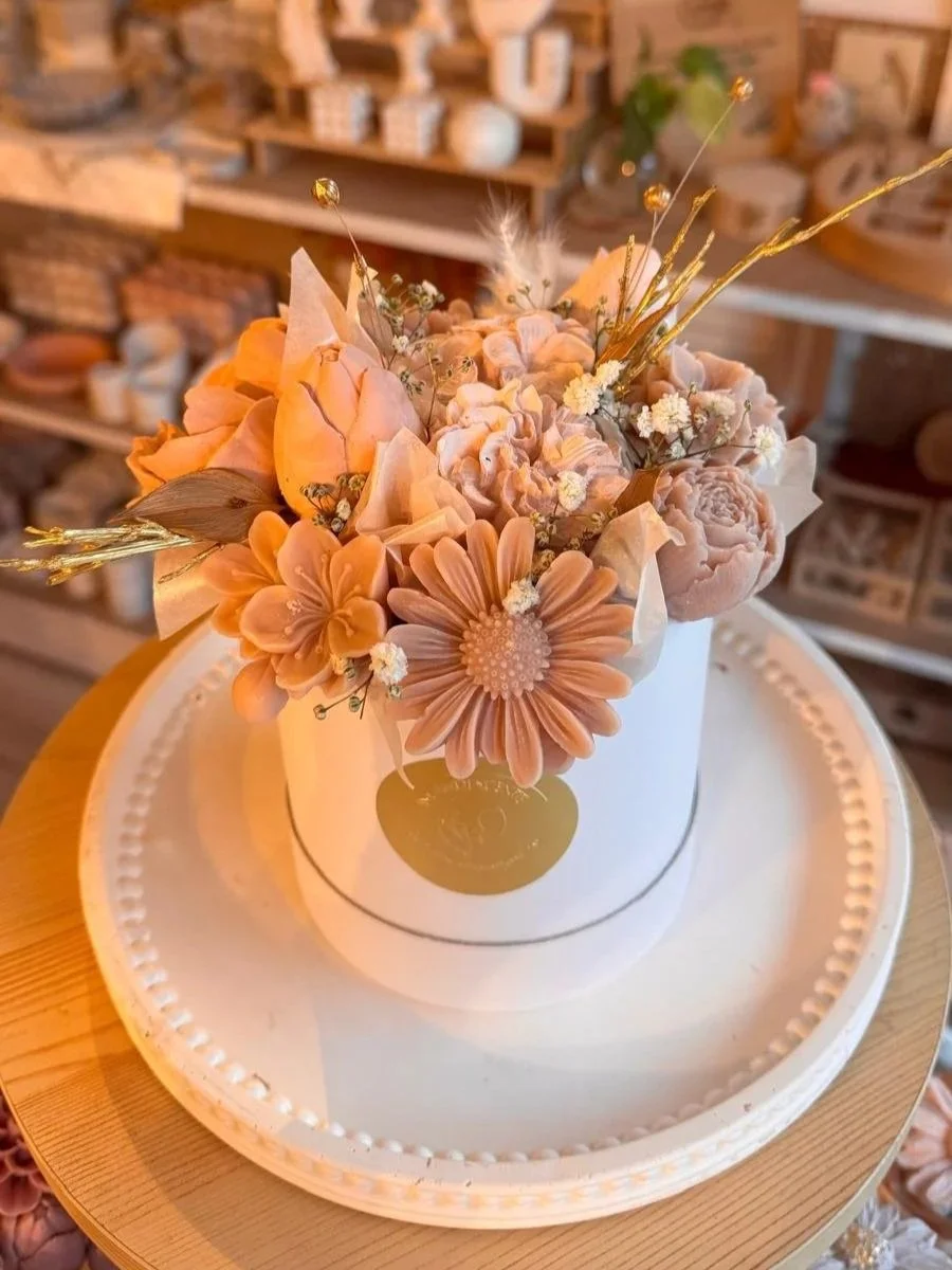 Bouquet de fleurs de cire  terracotta beige contenant blanc